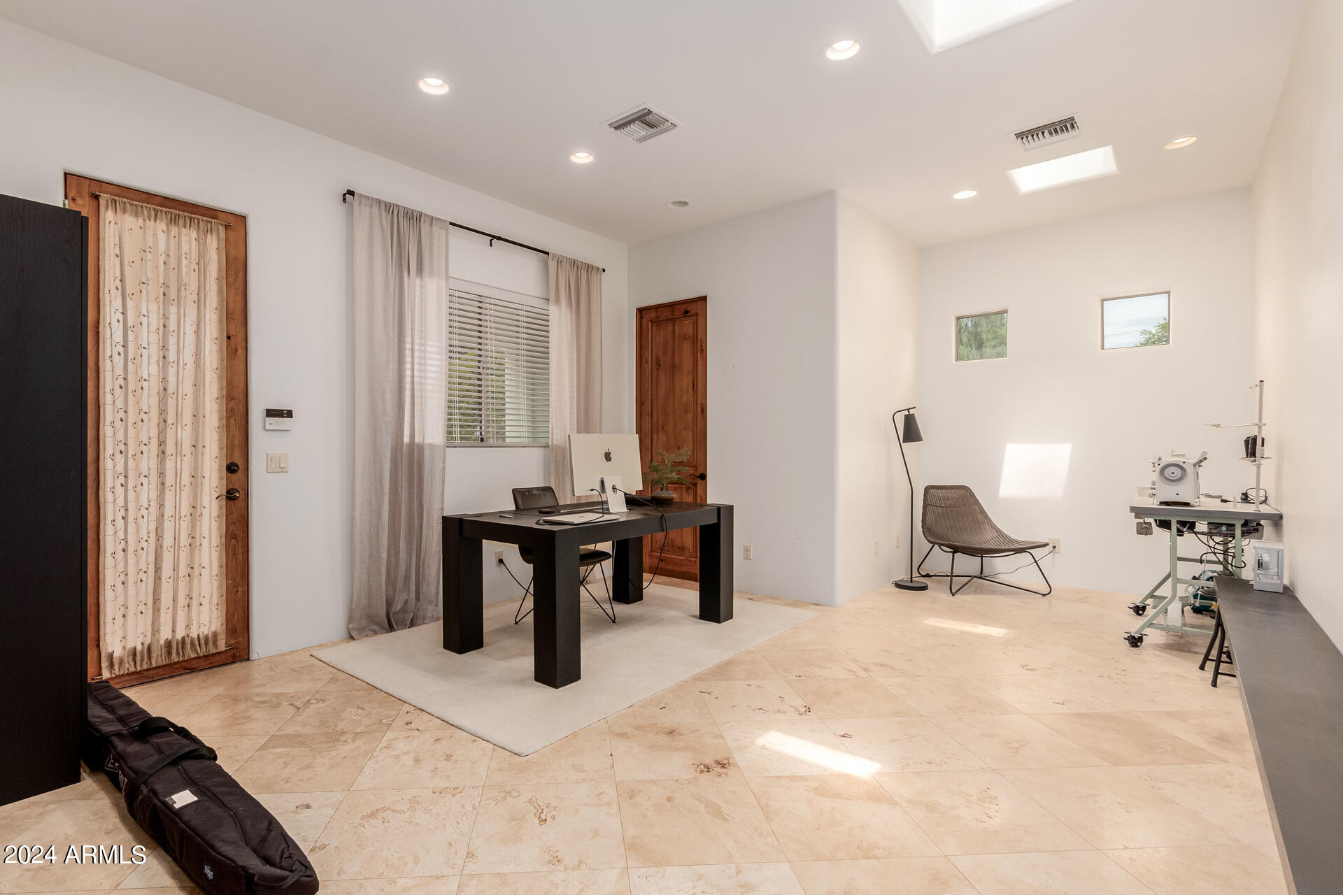 1953 E MONTEBELLO Avenue