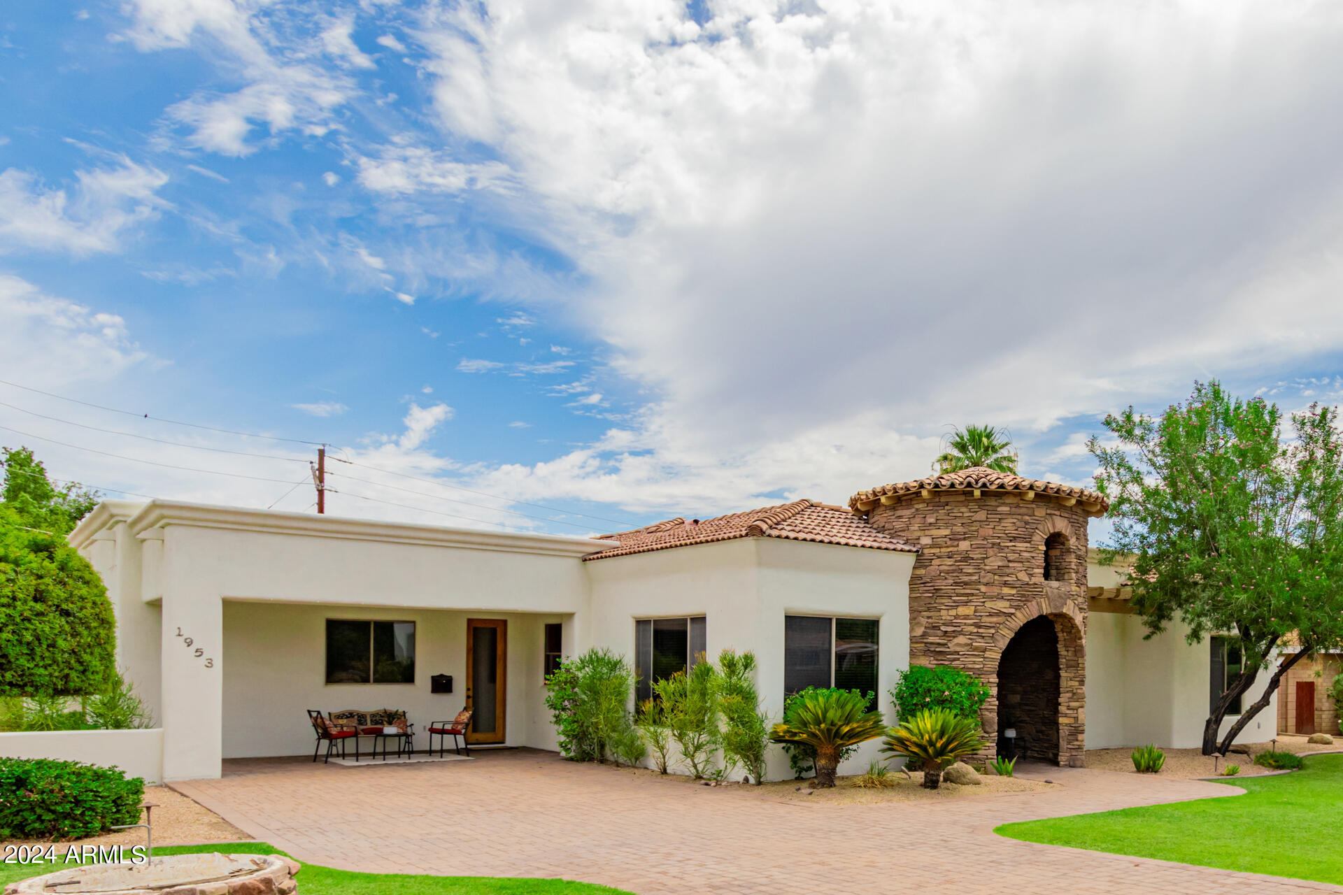 1953 E MONTEBELLO Avenue