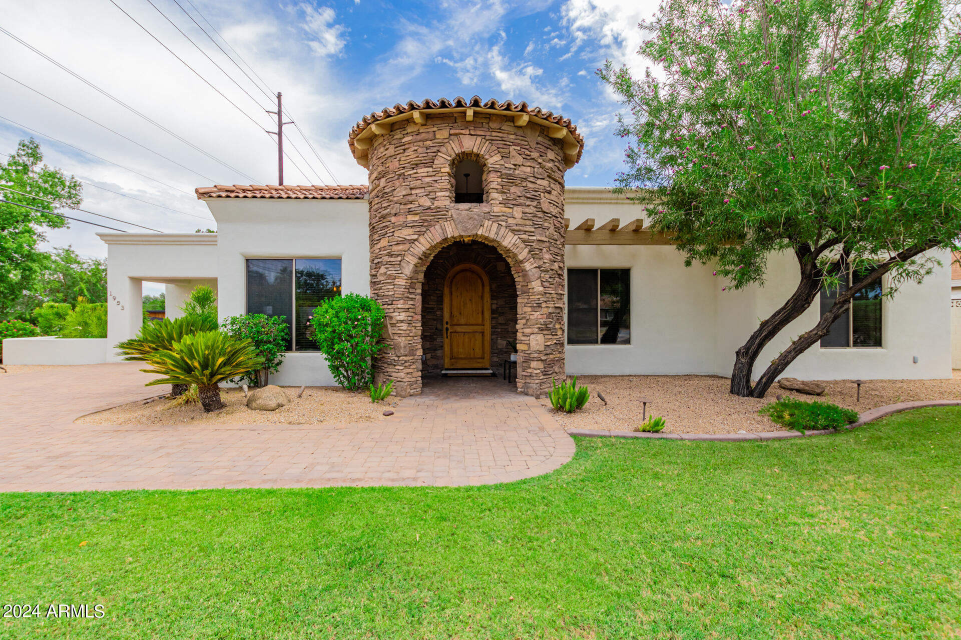 1953 E MONTEBELLO Avenue