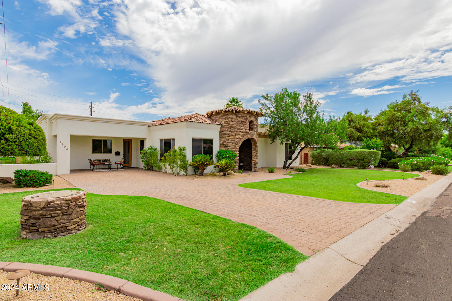 1953 E MONTEBELLO Avenue