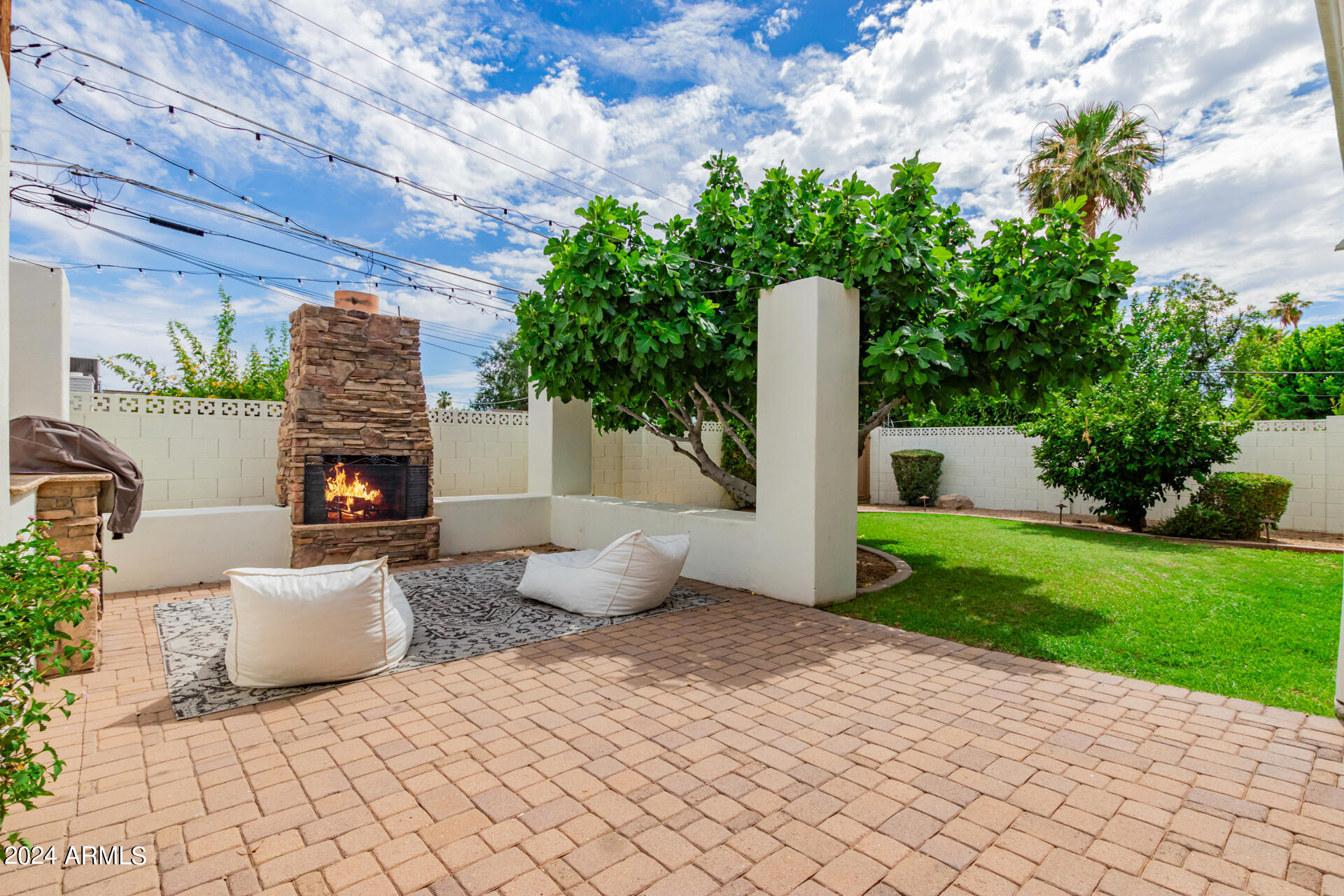 1953 E MONTEBELLO Avenue