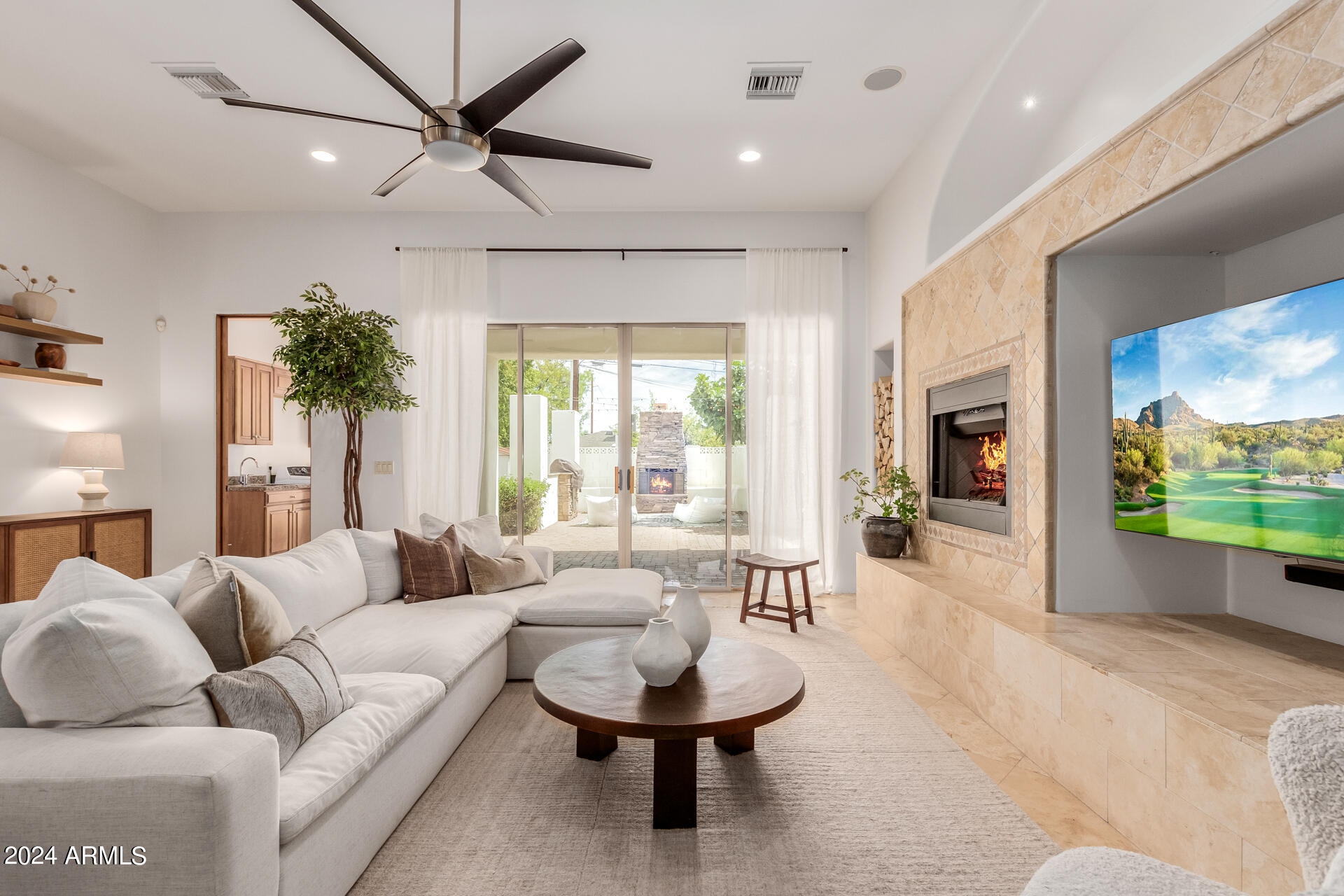 1953 E MONTEBELLO Avenue