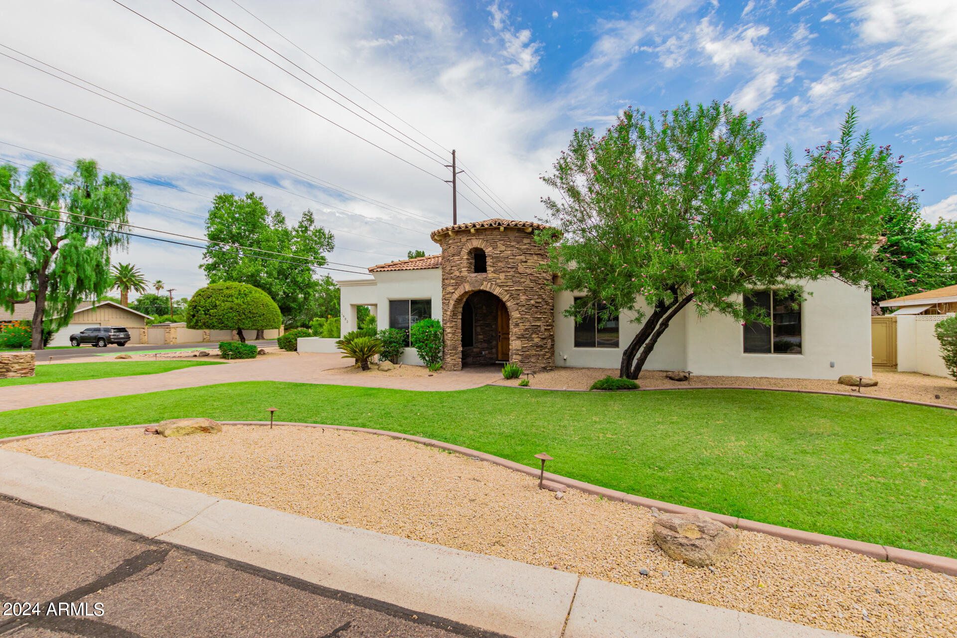 1953 E MONTEBELLO Avenue