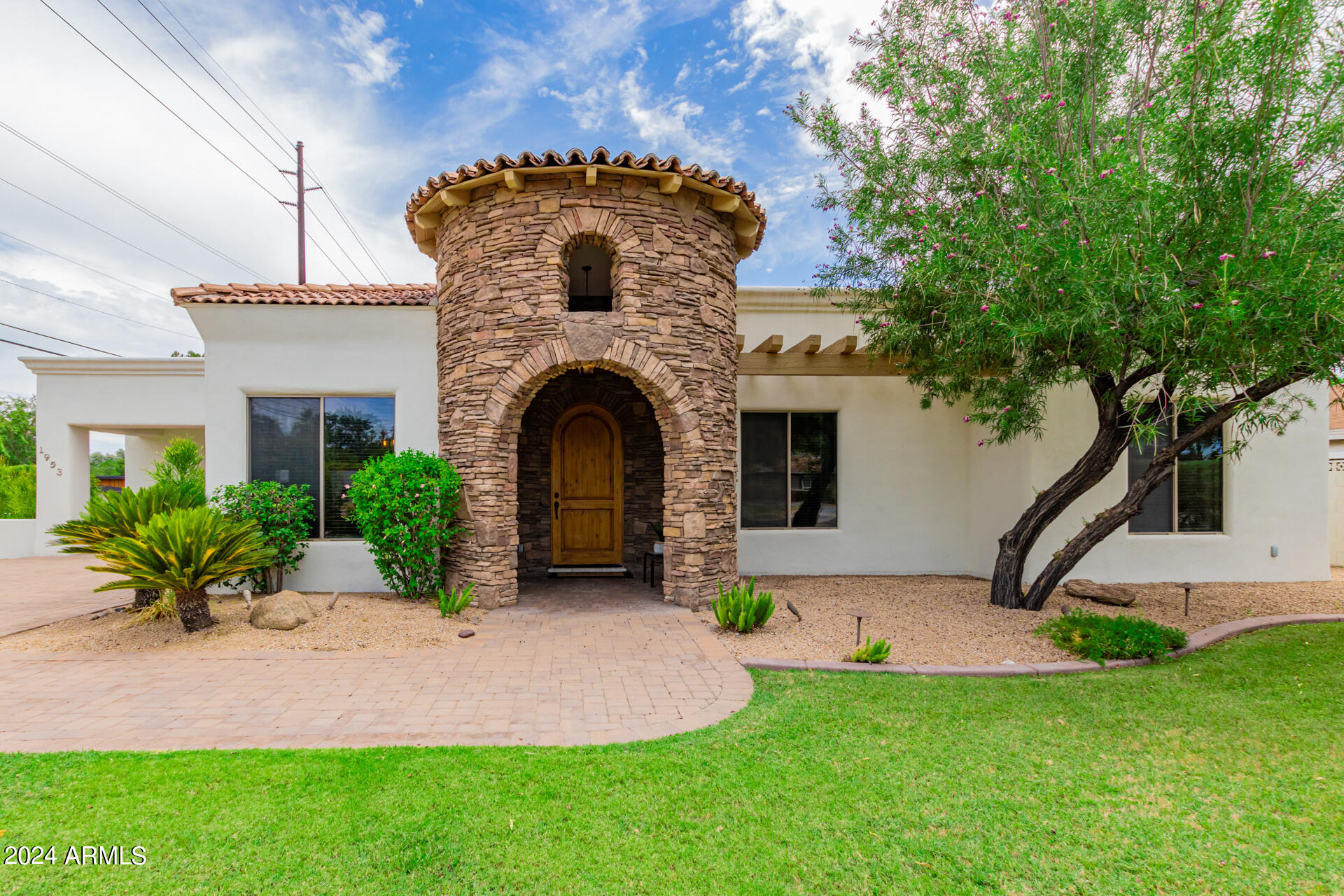 1953 E MONTEBELLO Avenue