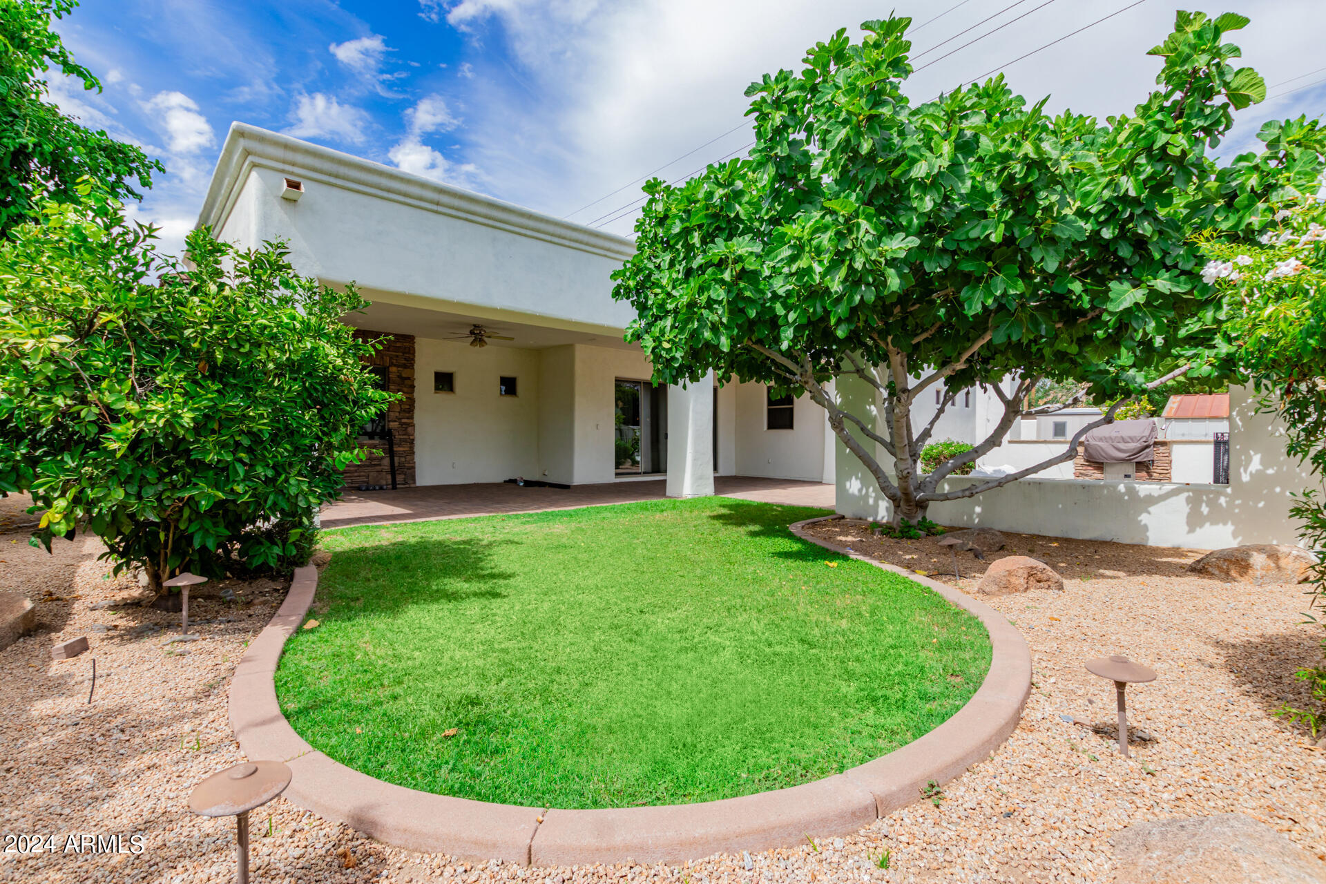 1953 E MONTEBELLO Avenue