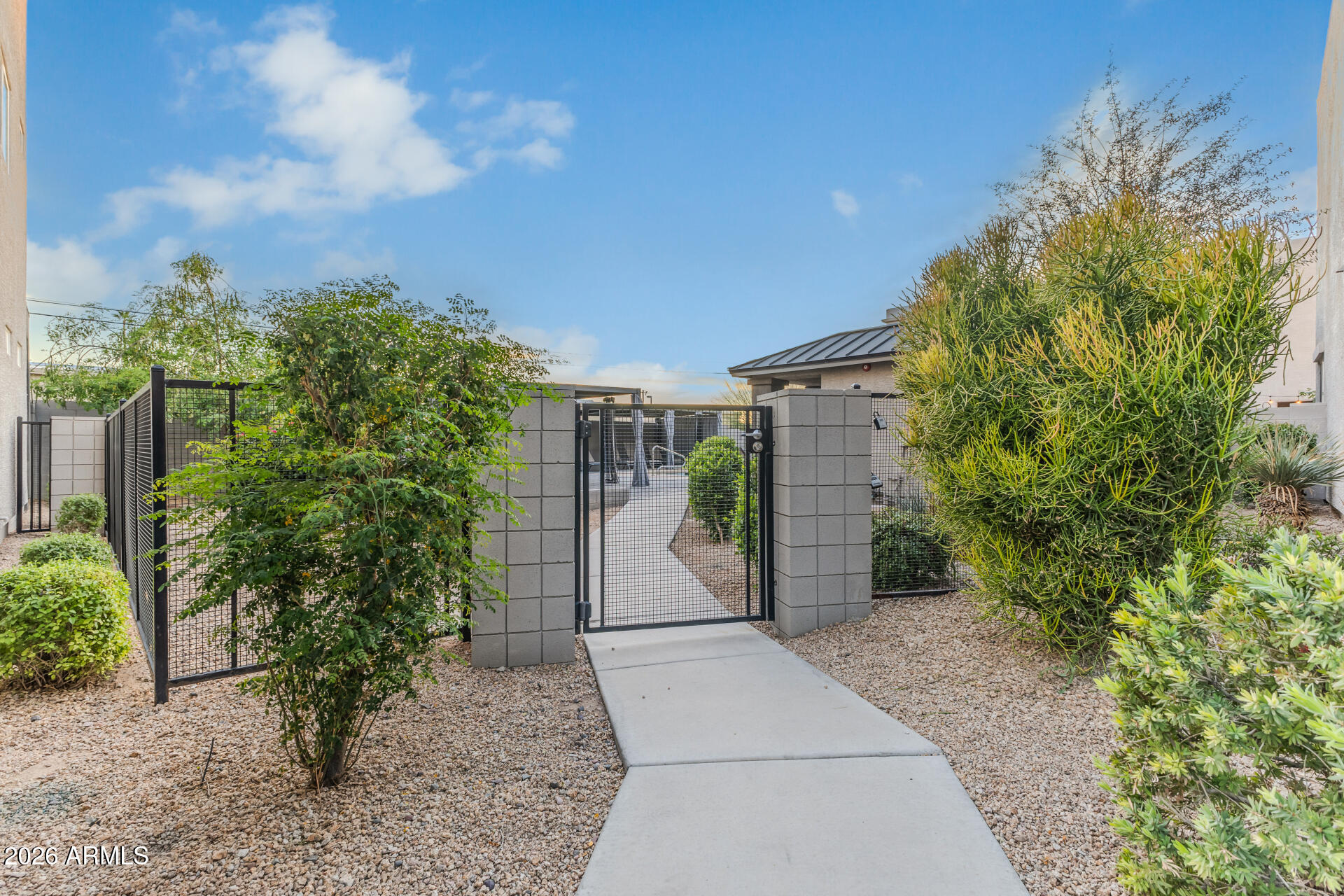 2315 E PINCHOT Avenue 126