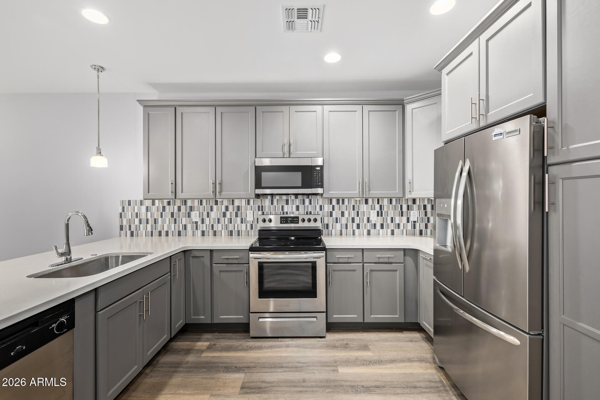 2315 E PINCHOT Avenue 126