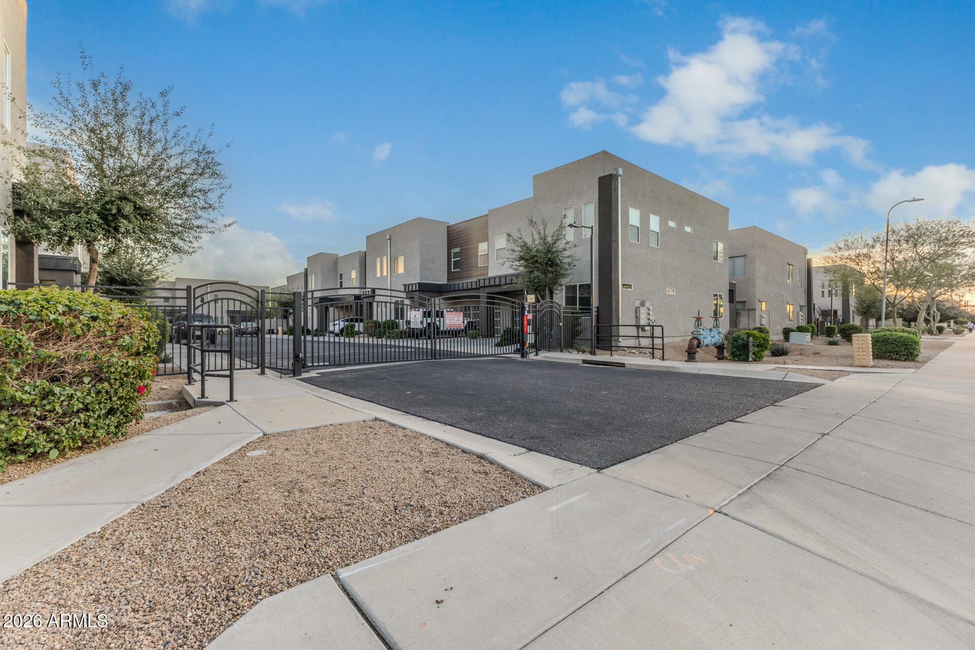 2315 E PINCHOT Avenue 126