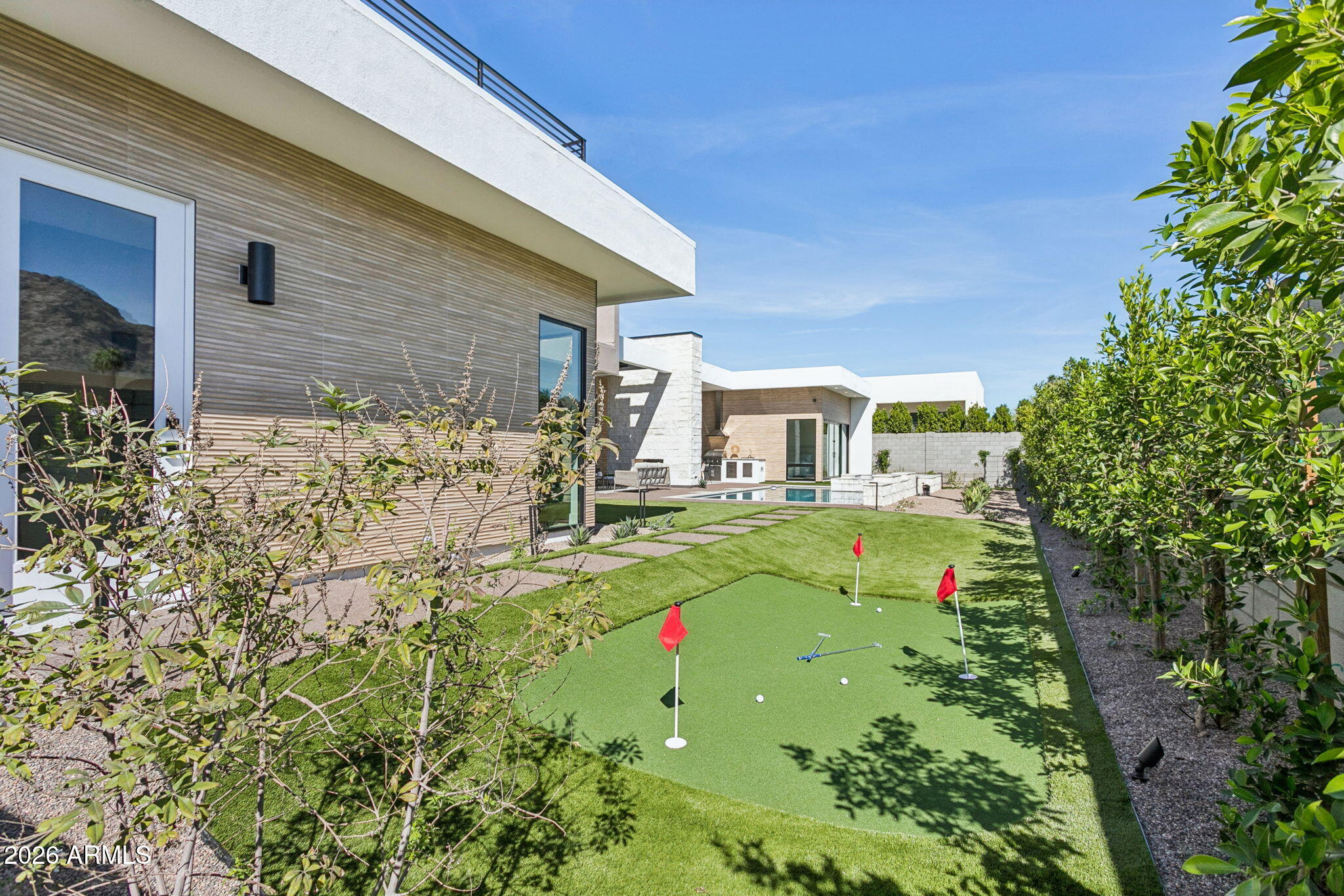 1832 E PALMAIRE Avenue