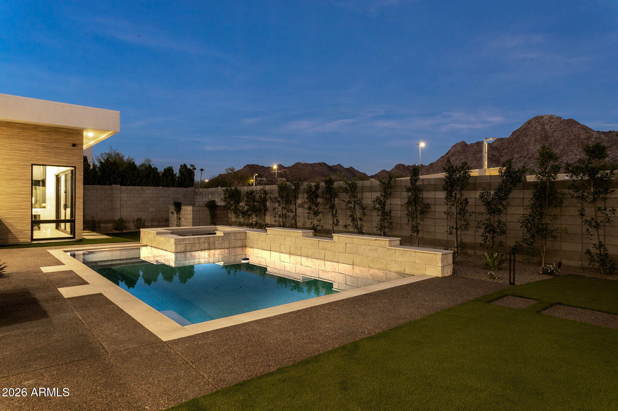 1832 E PALMAIRE Avenue