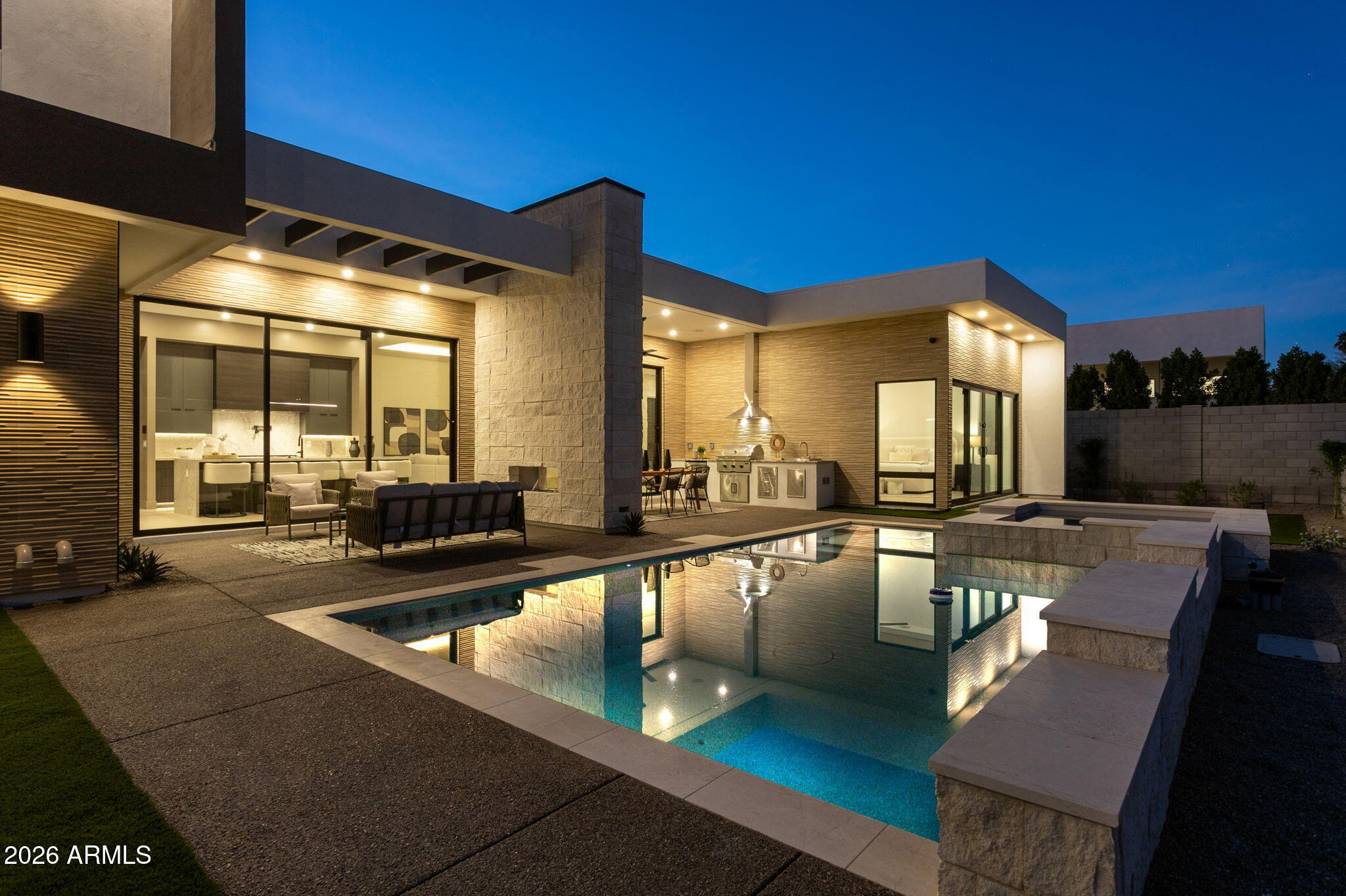 1832 E PALMAIRE Avenue