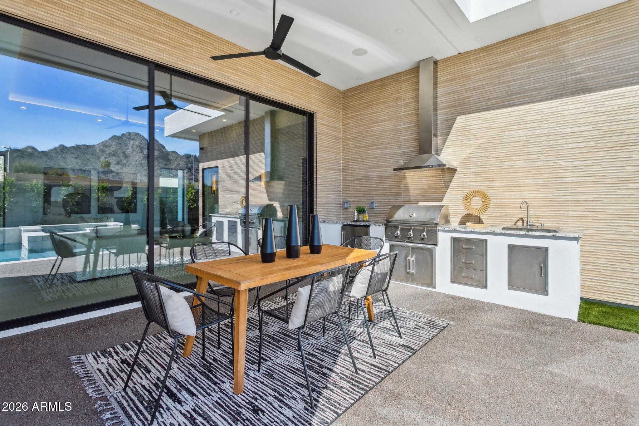 1832 E PALMAIRE Avenue