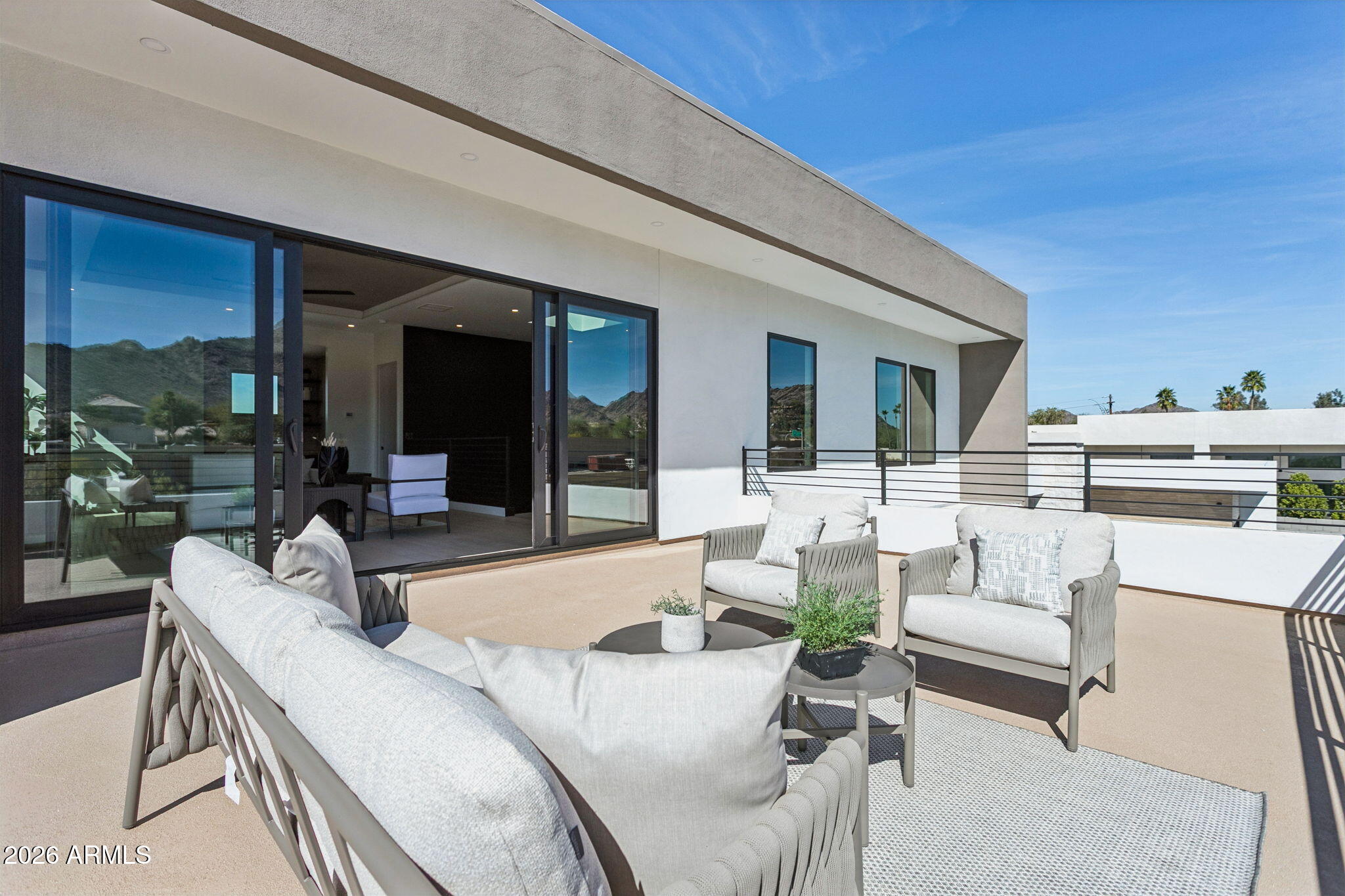 1832 E PALMAIRE Avenue