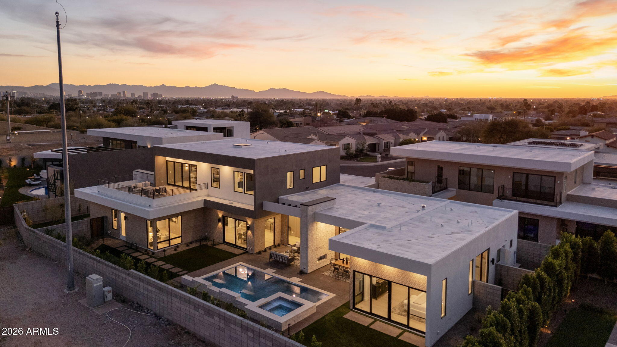 1832 E PALMAIRE Avenue