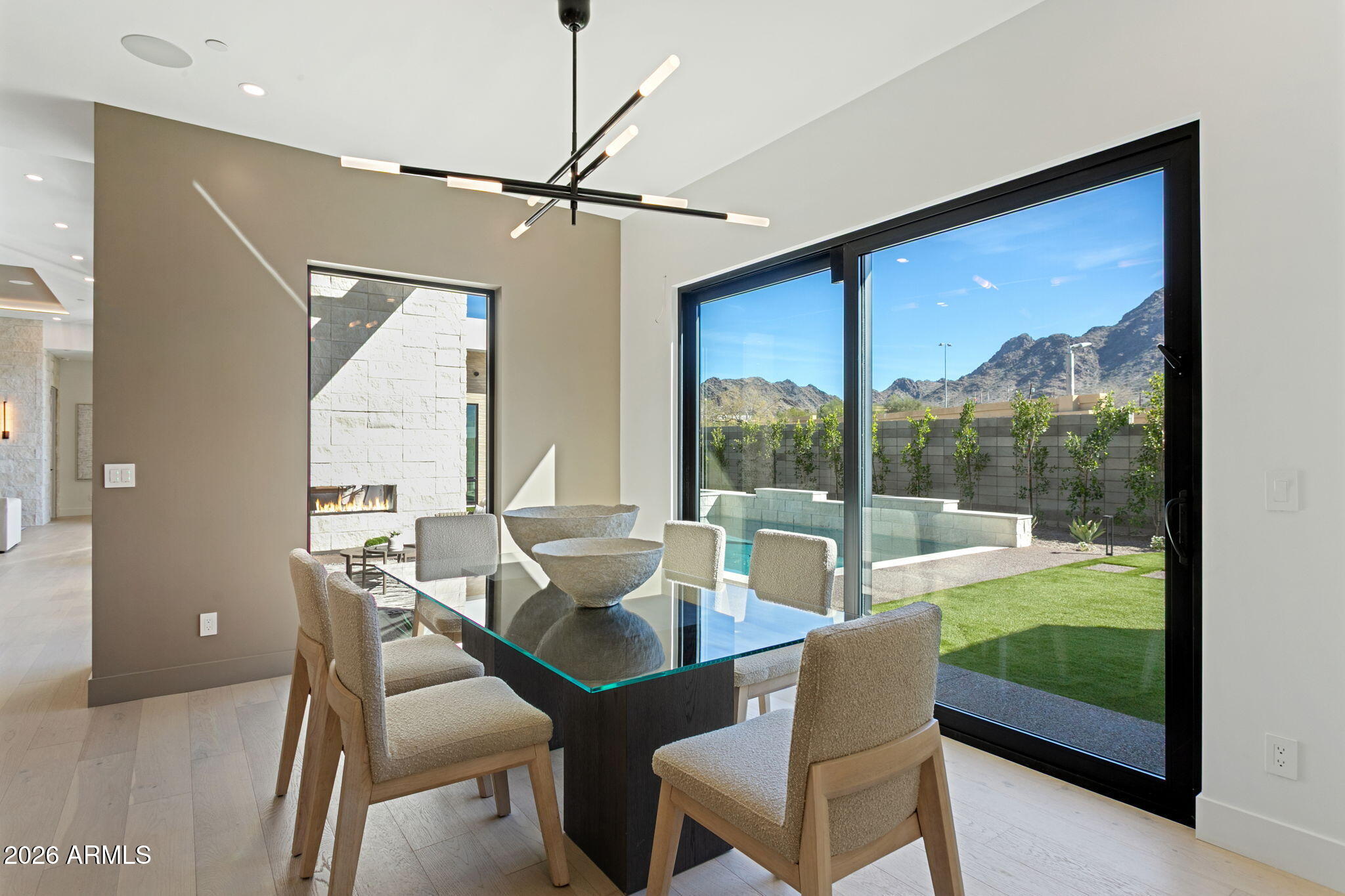 1832 E PALMAIRE Avenue