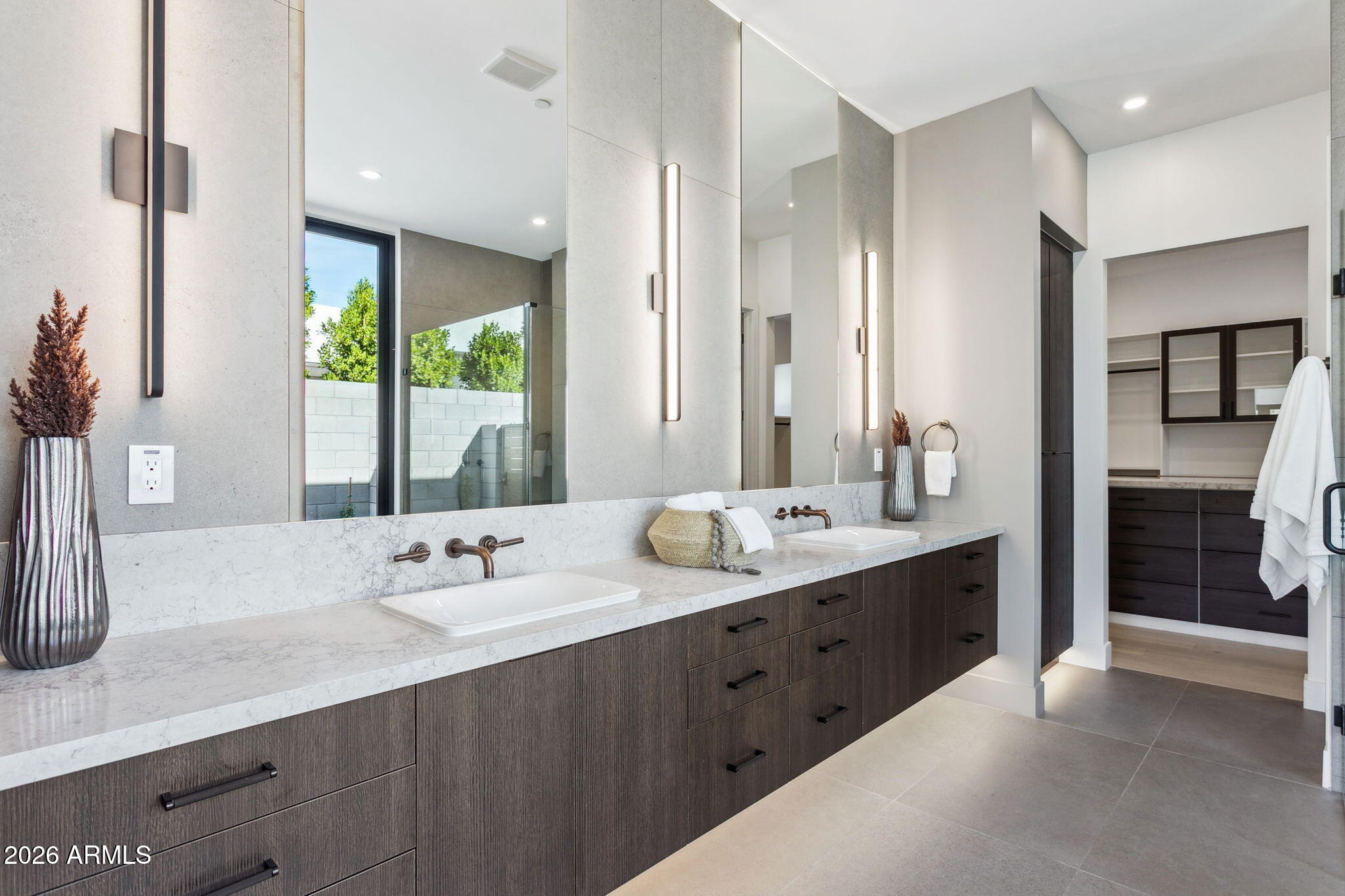 1832 E PALMAIRE Avenue