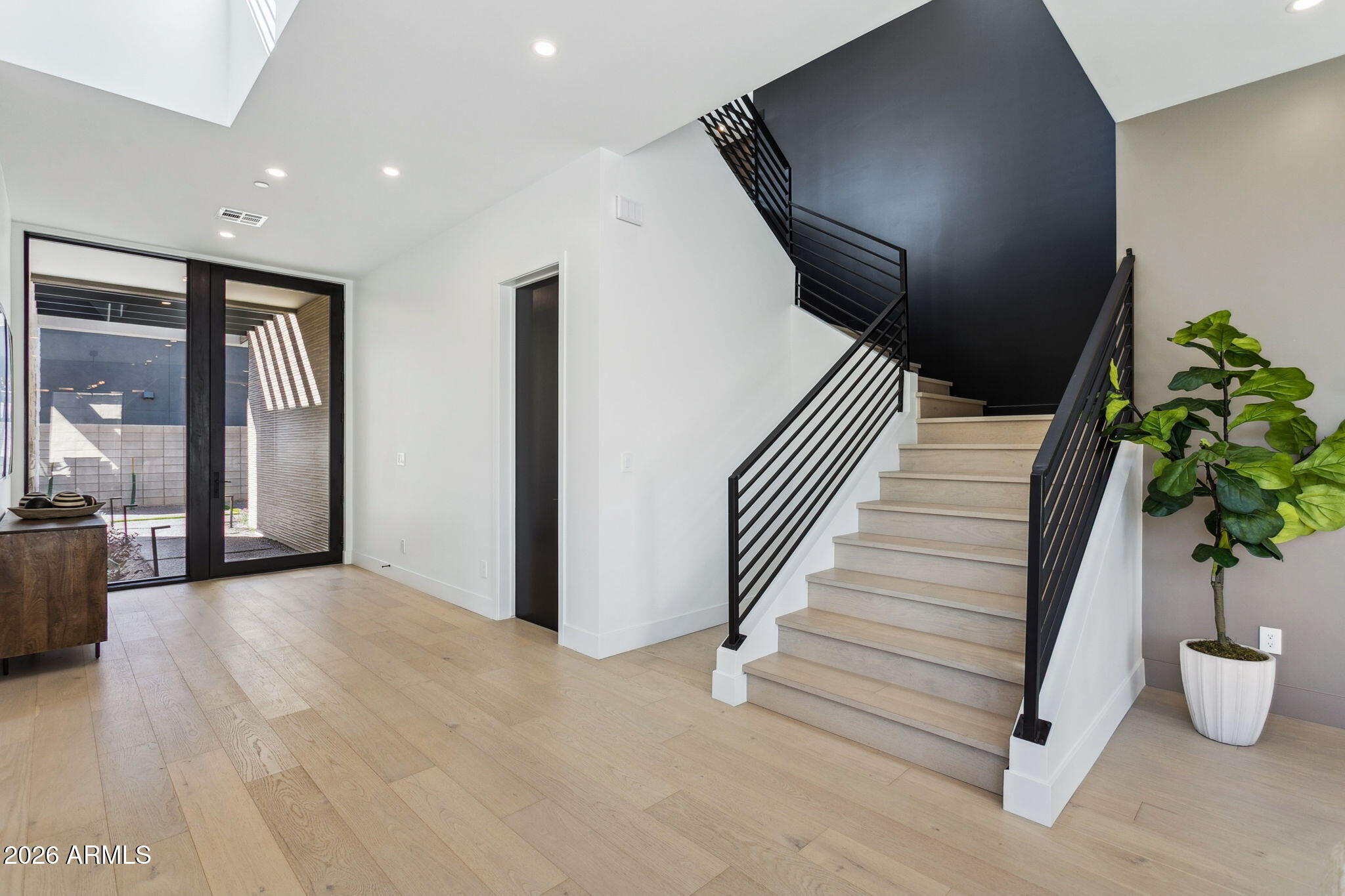 1832 E PALMAIRE Avenue