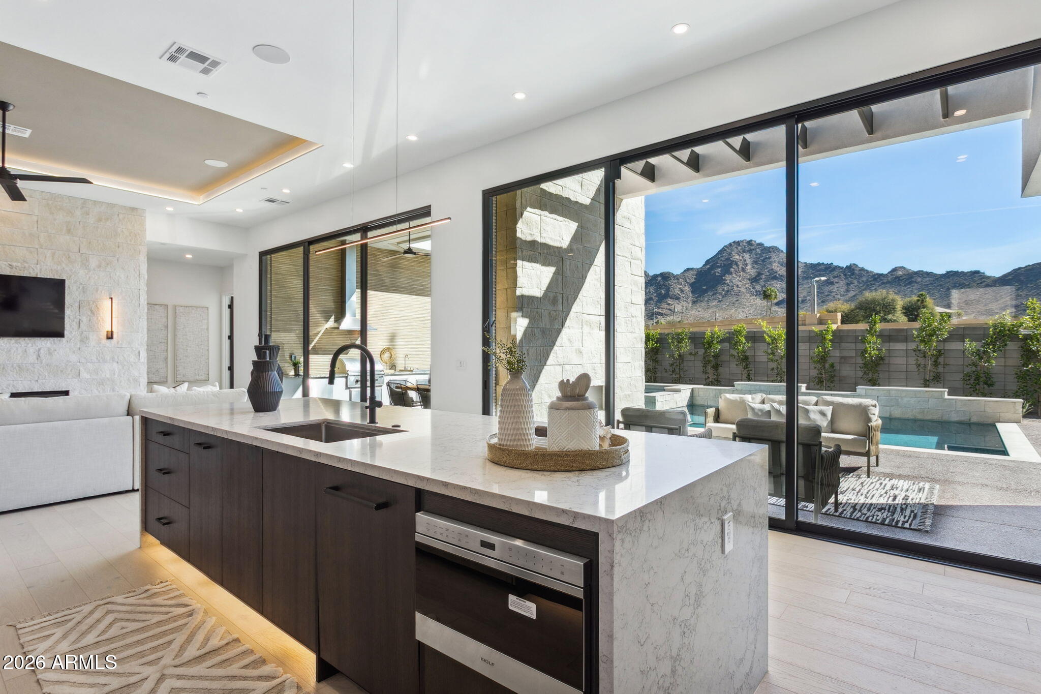 1832 E PALMAIRE Avenue