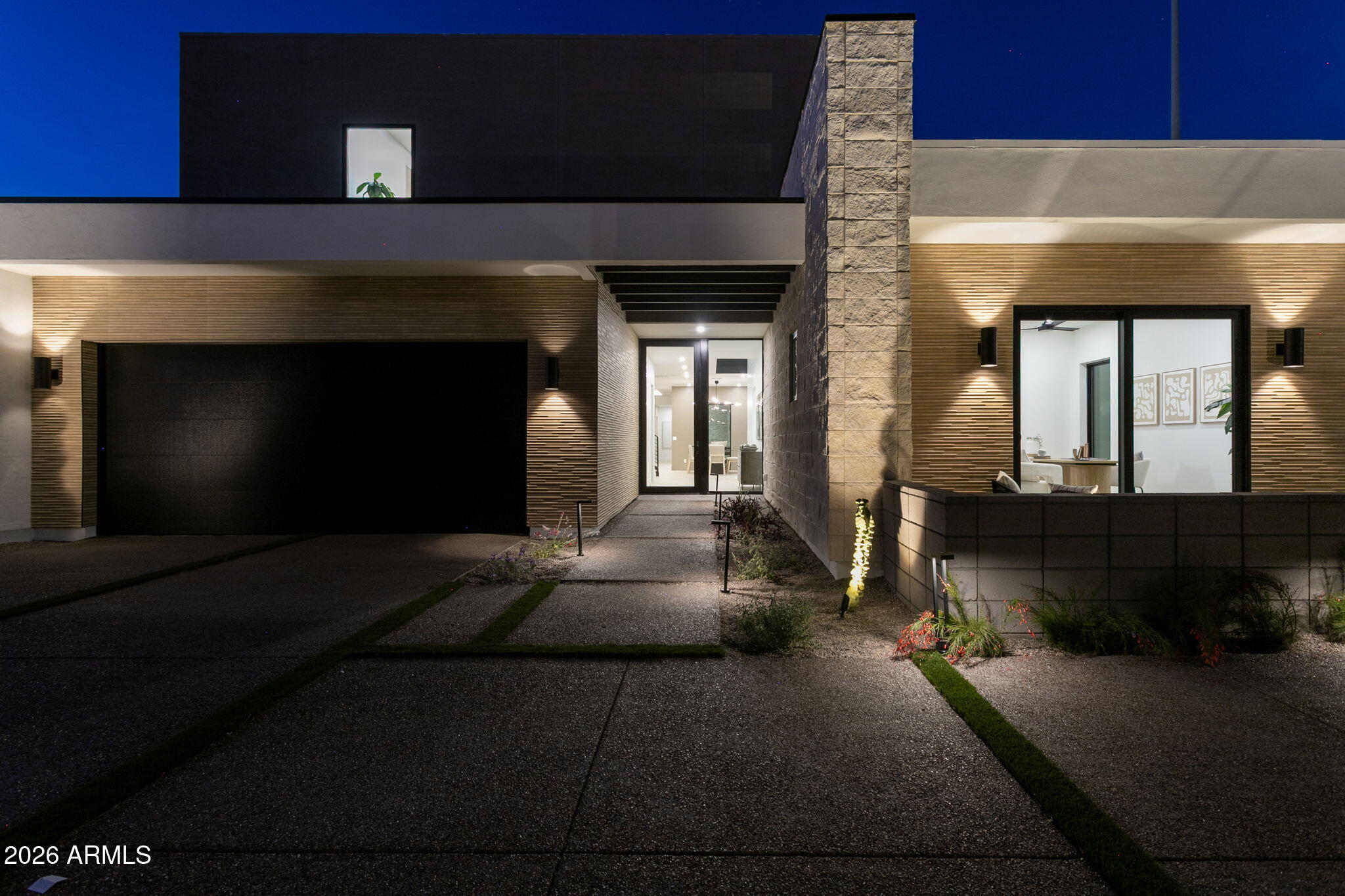 1832 E PALMAIRE Avenue