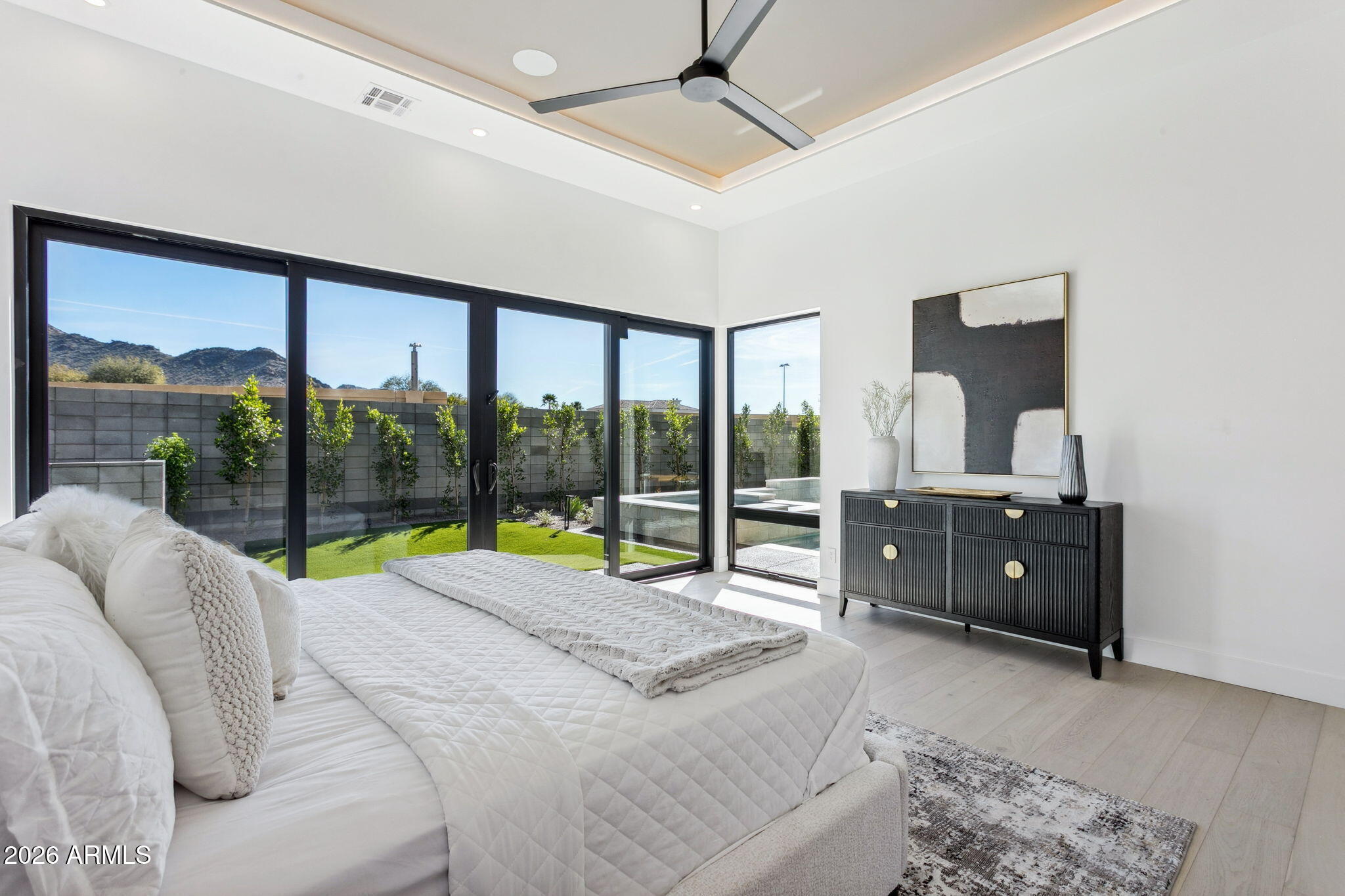 1832 E PALMAIRE Avenue