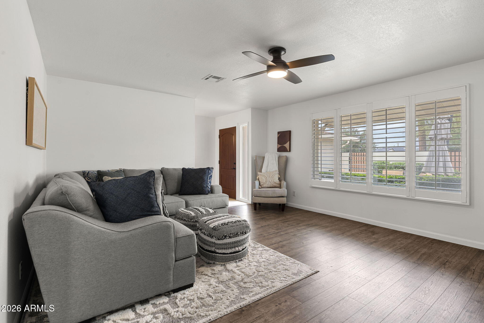 8619 E LINCOLN Drive