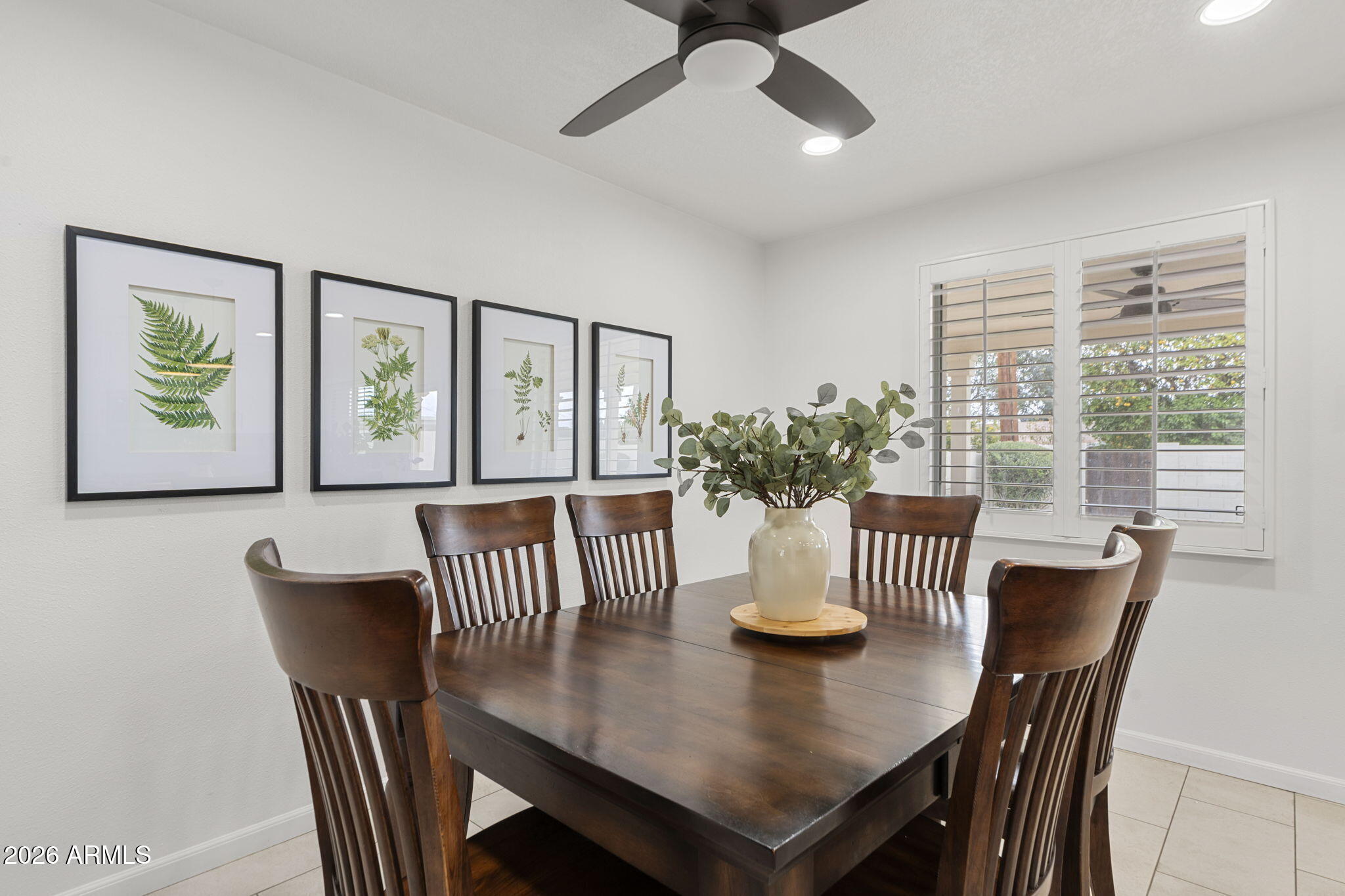 8619 E LINCOLN Drive