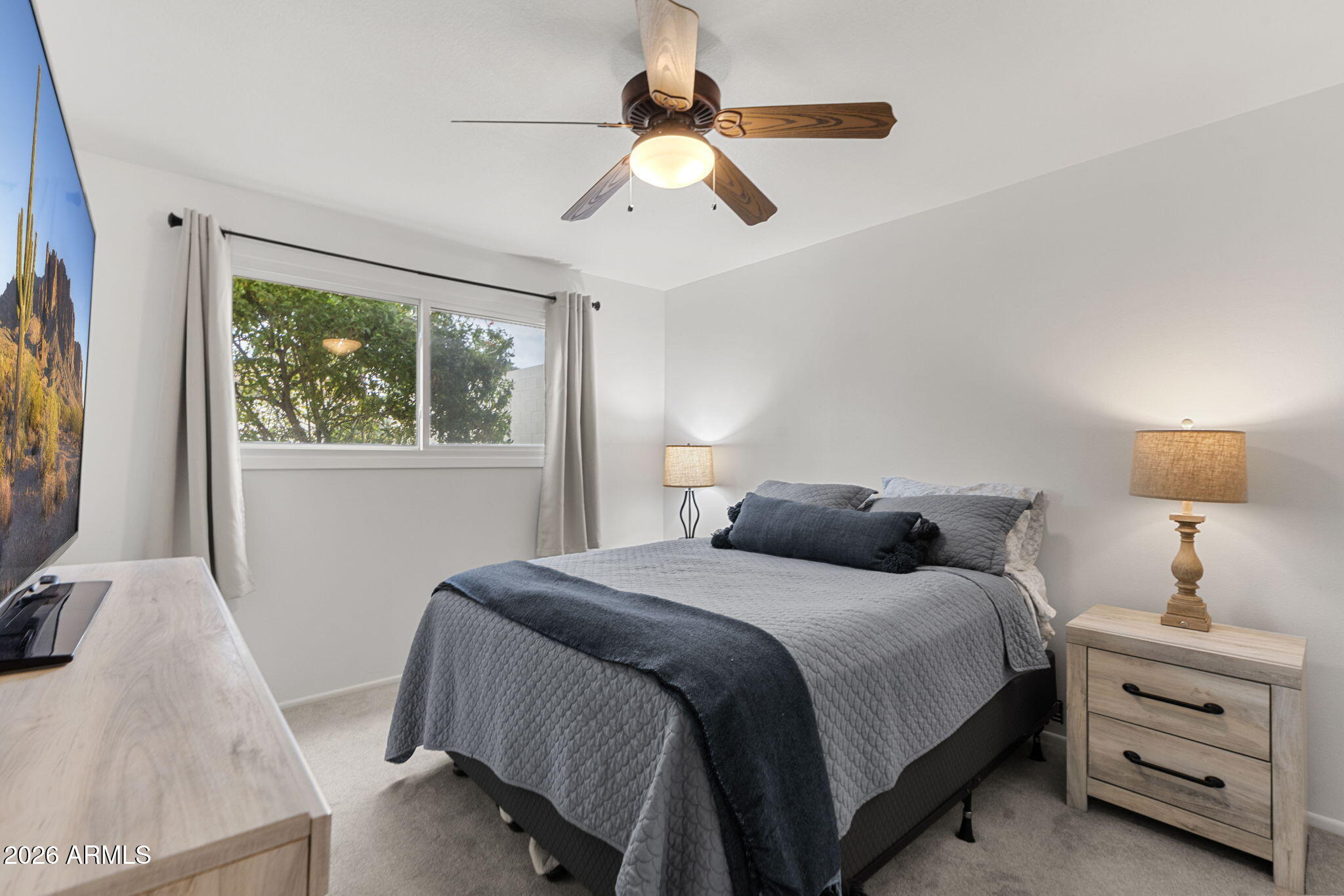 8619 E LINCOLN Drive