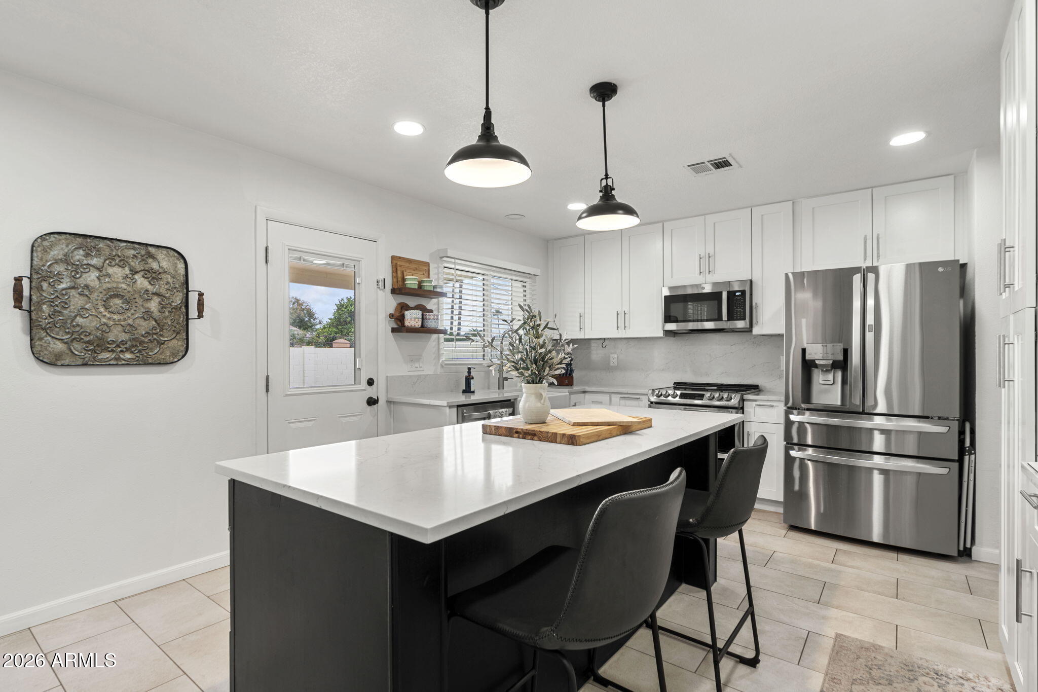 8619 E LINCOLN Drive