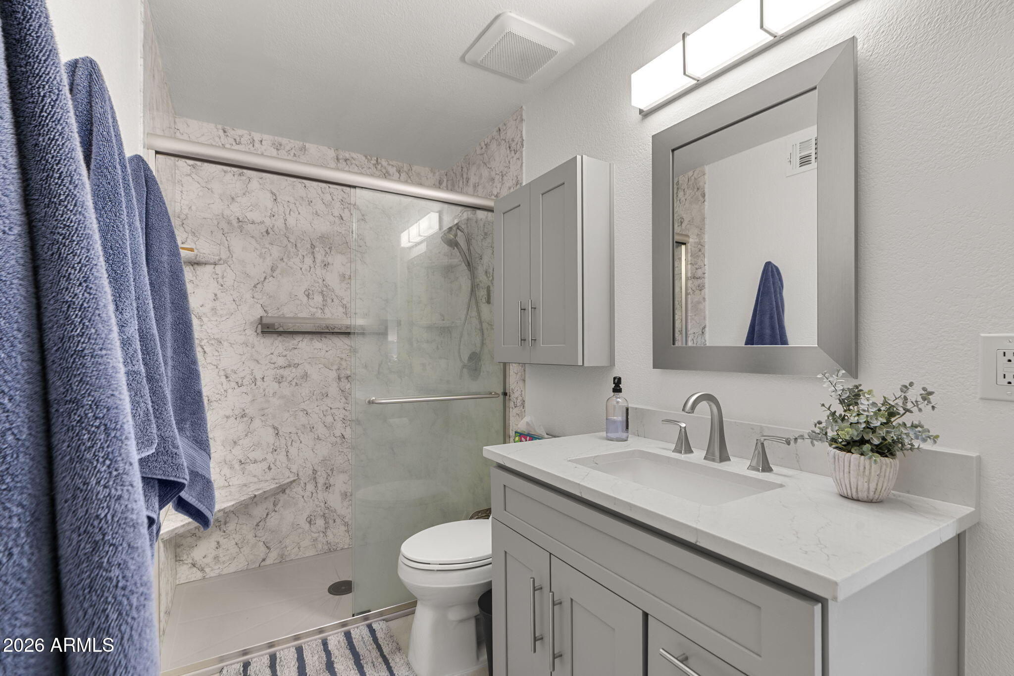 8619 E LINCOLN Drive