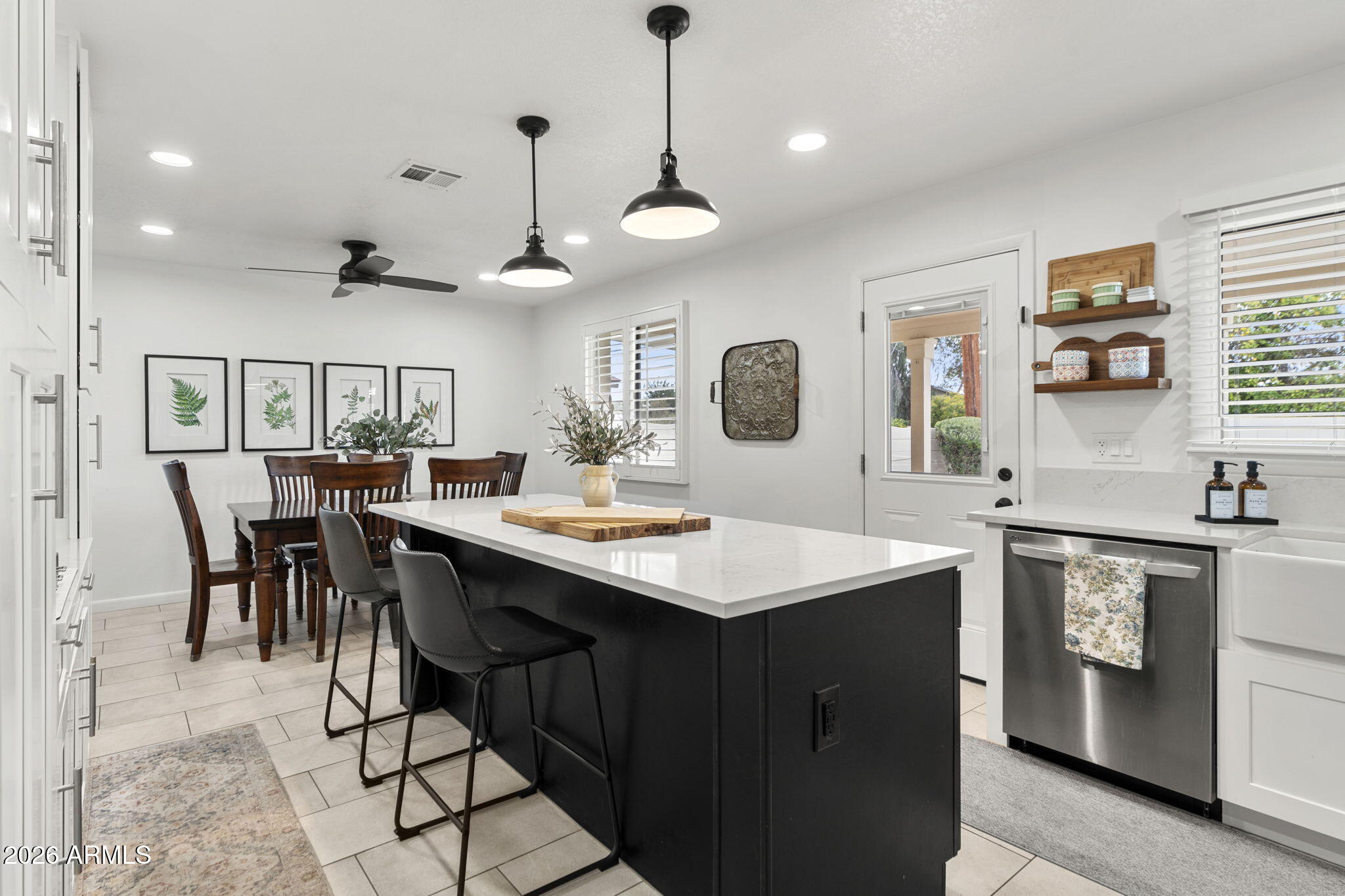 8619 E LINCOLN Drive