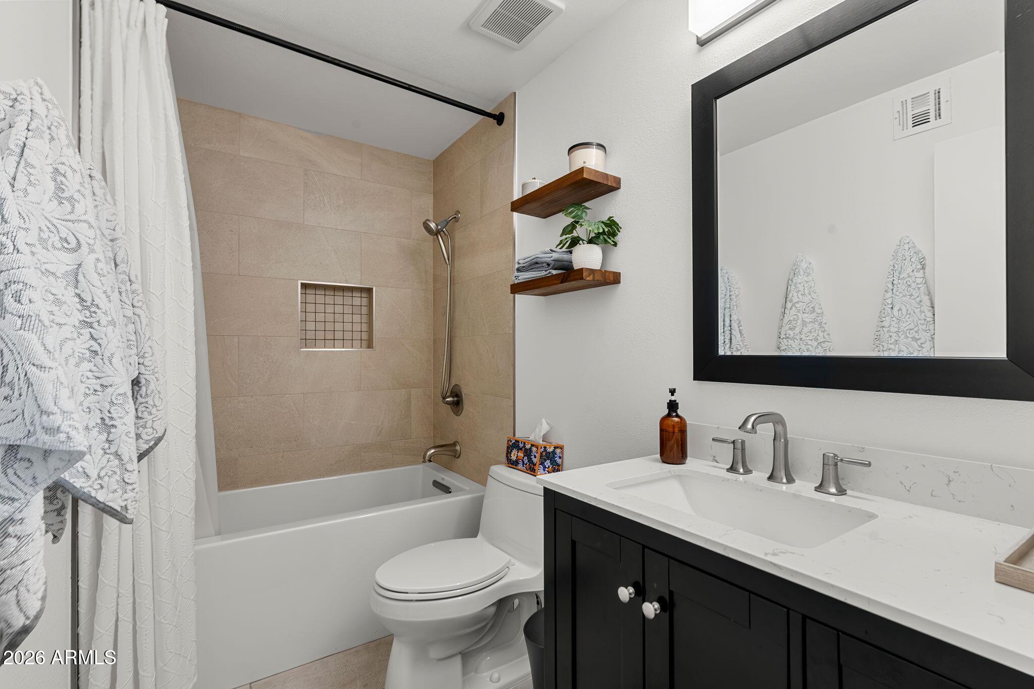 8619 E LINCOLN Drive