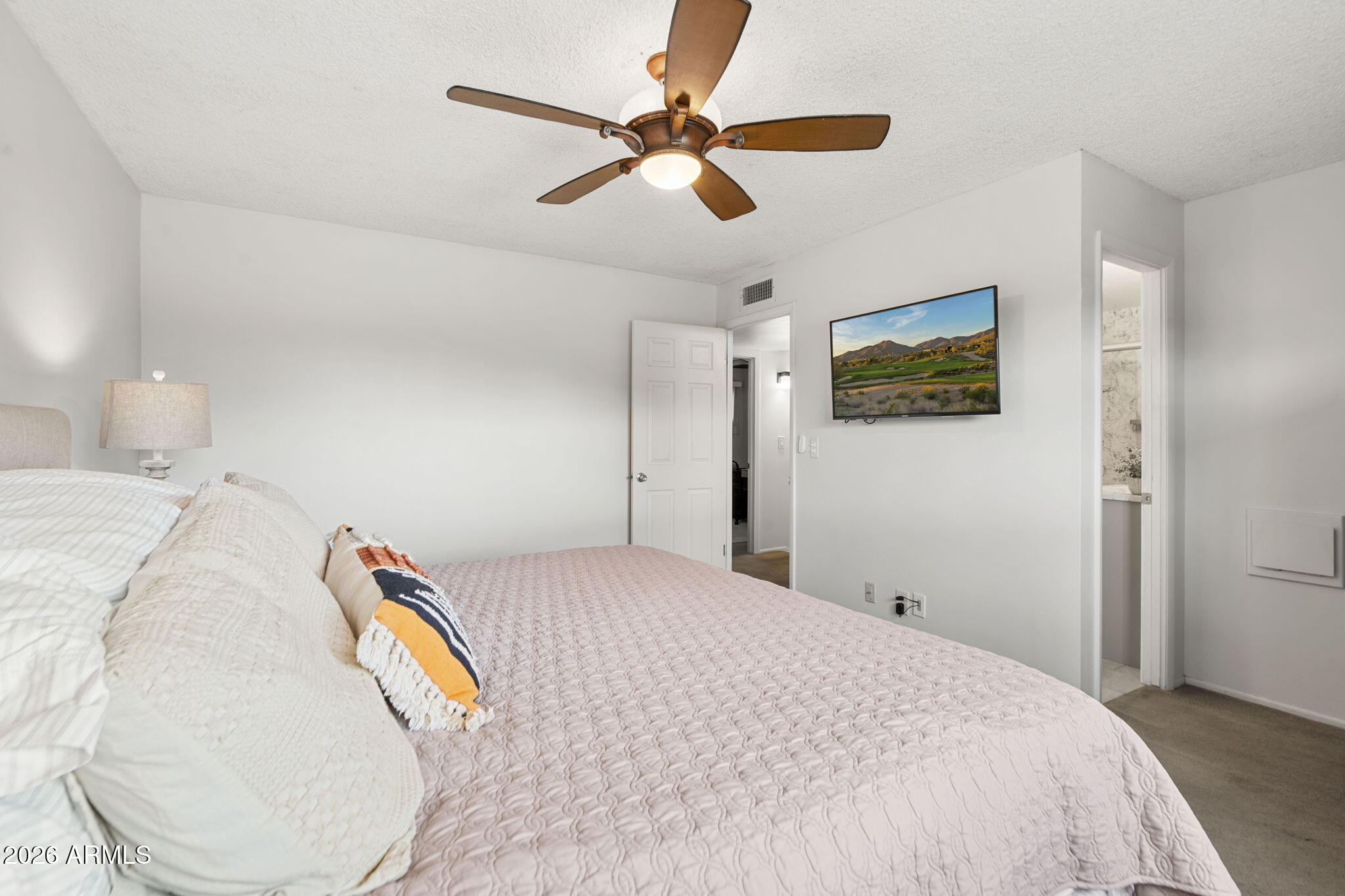 8619 E LINCOLN Drive