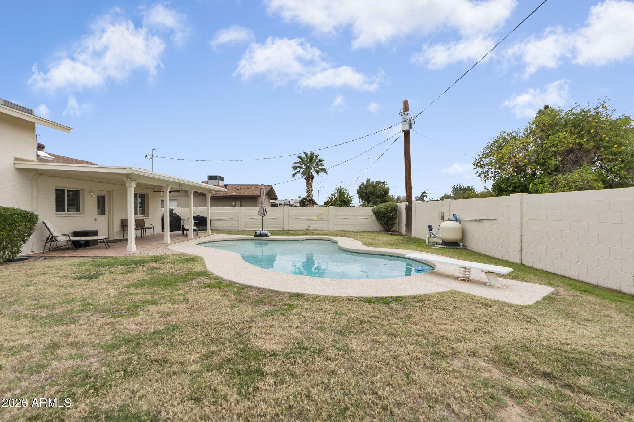 8619 E LINCOLN Drive