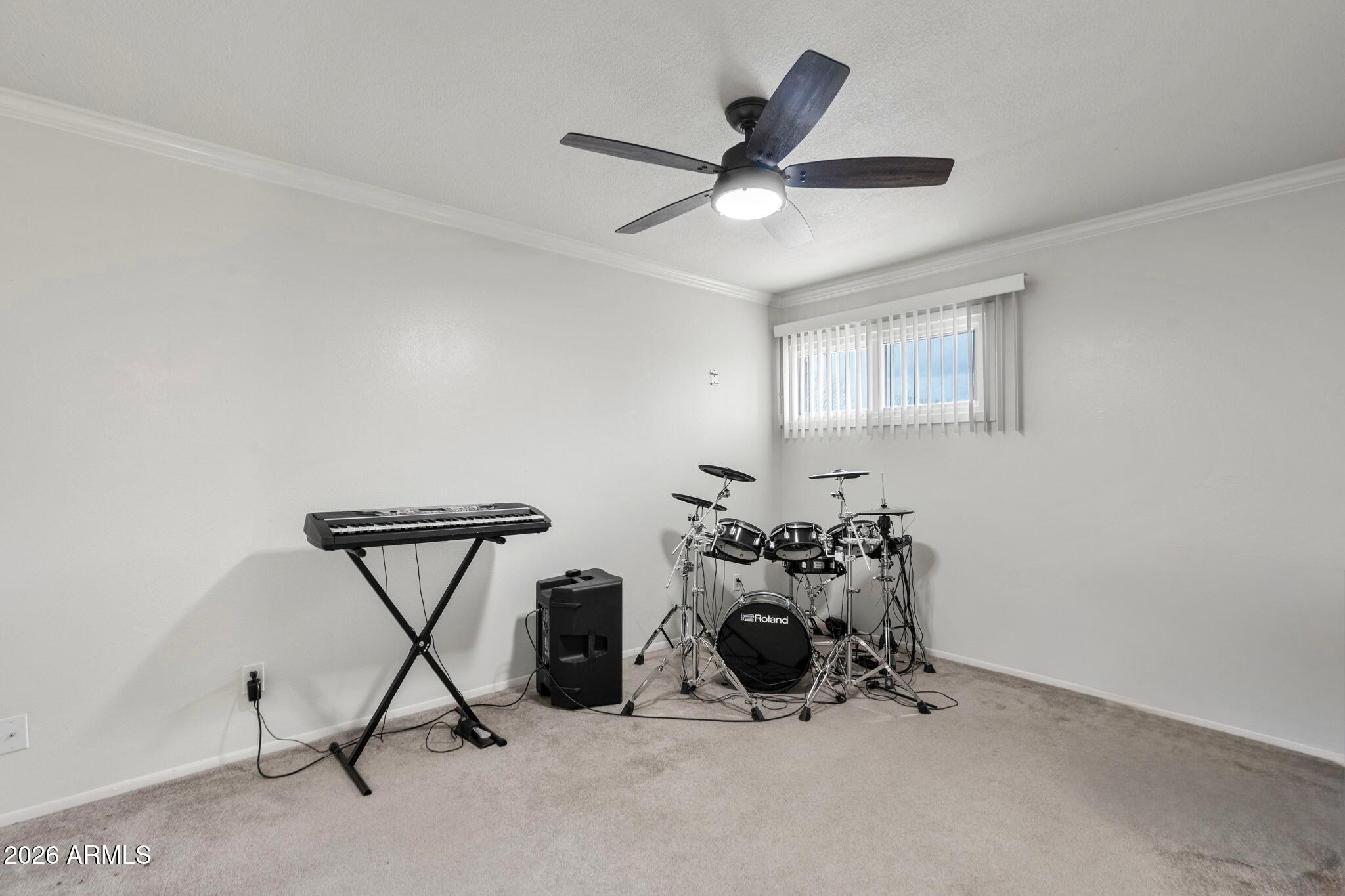 8619 E LINCOLN Drive