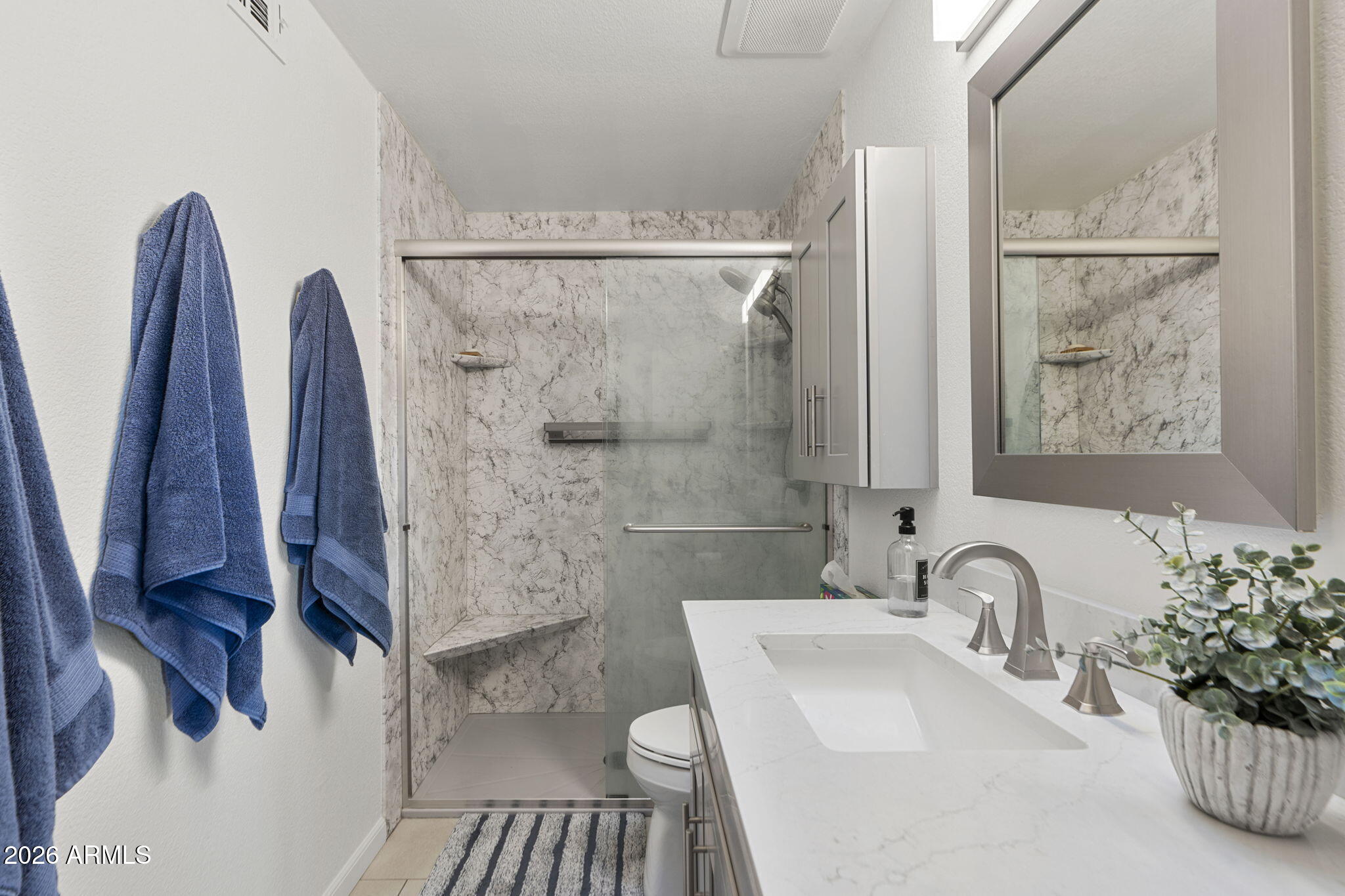 8619 E LINCOLN Drive