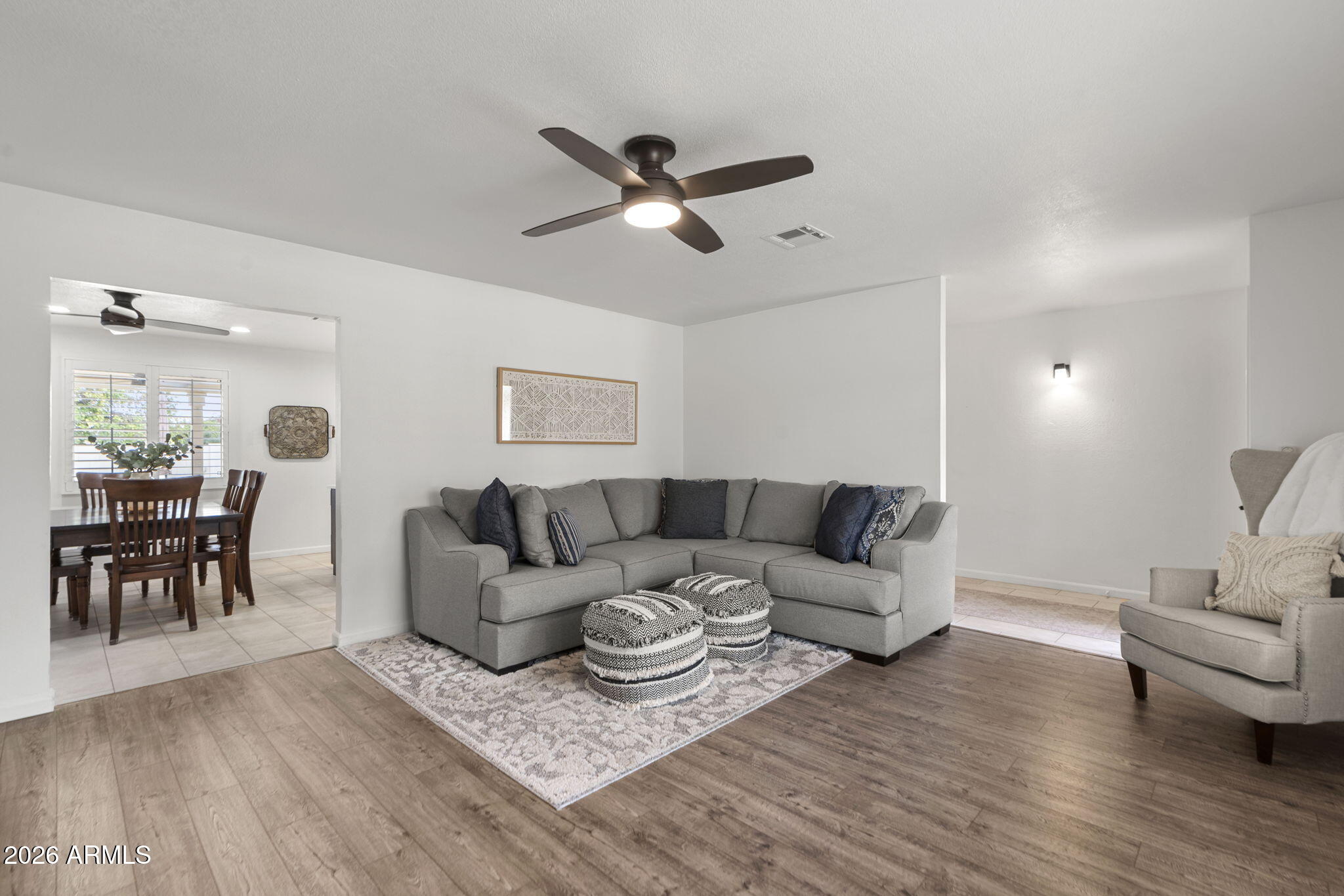 8619 E LINCOLN Drive