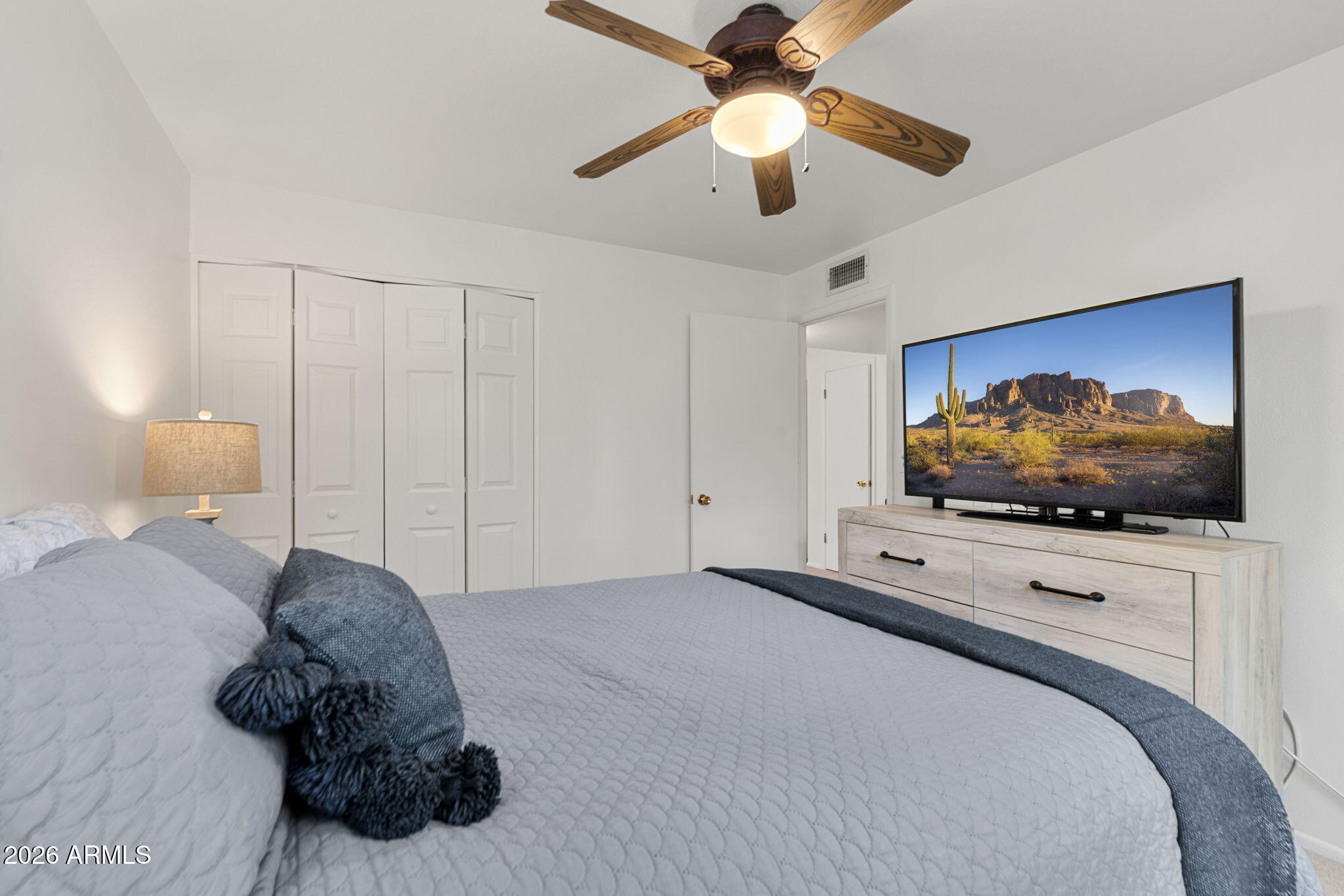 8619 E LINCOLN Drive