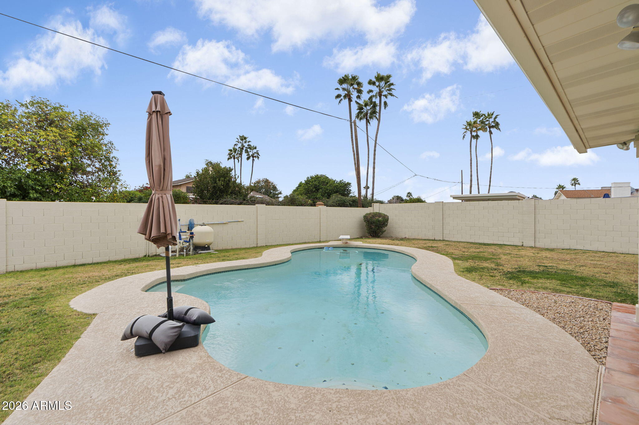 8619 E LINCOLN Drive