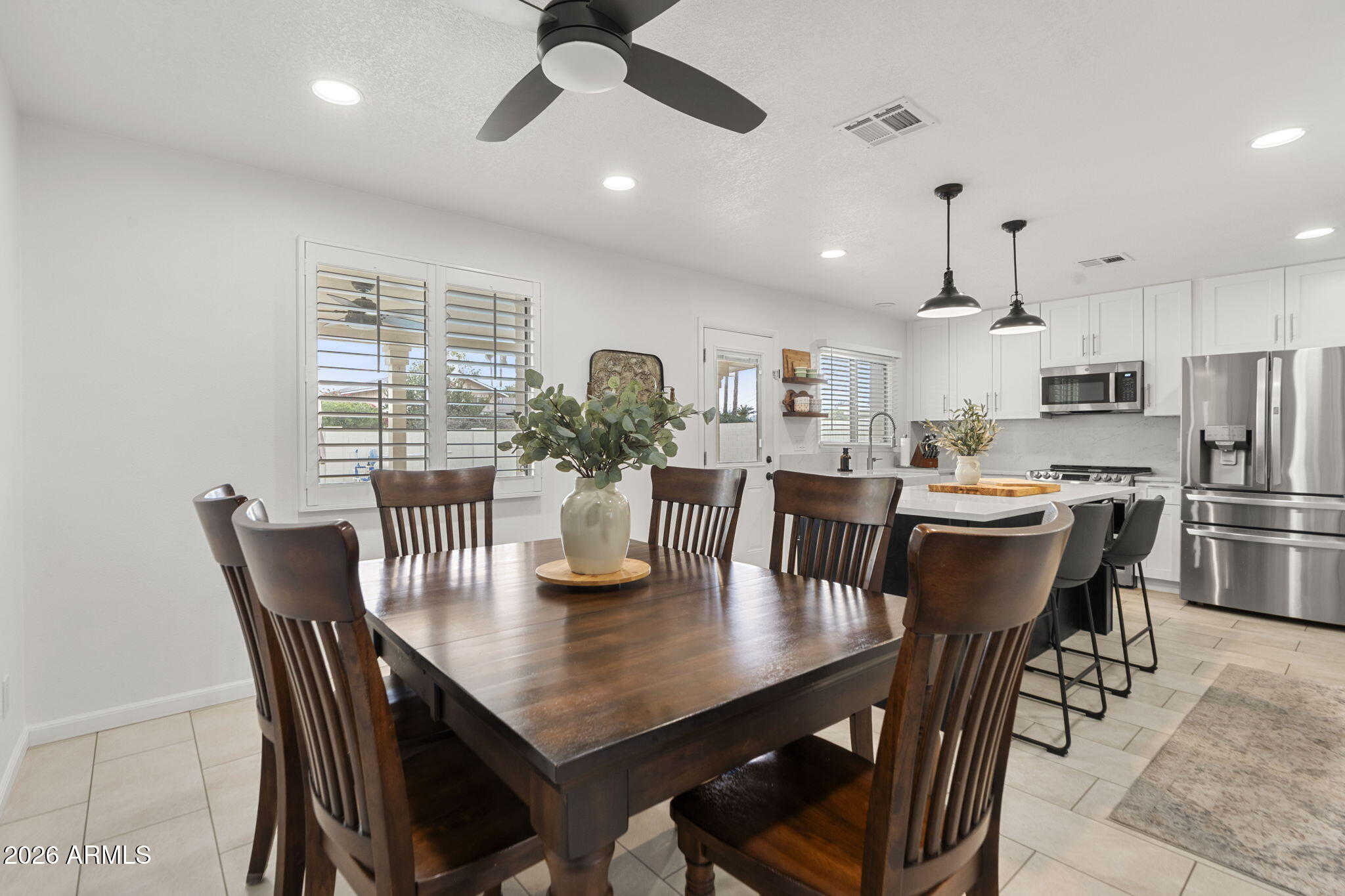 8619 E LINCOLN Drive