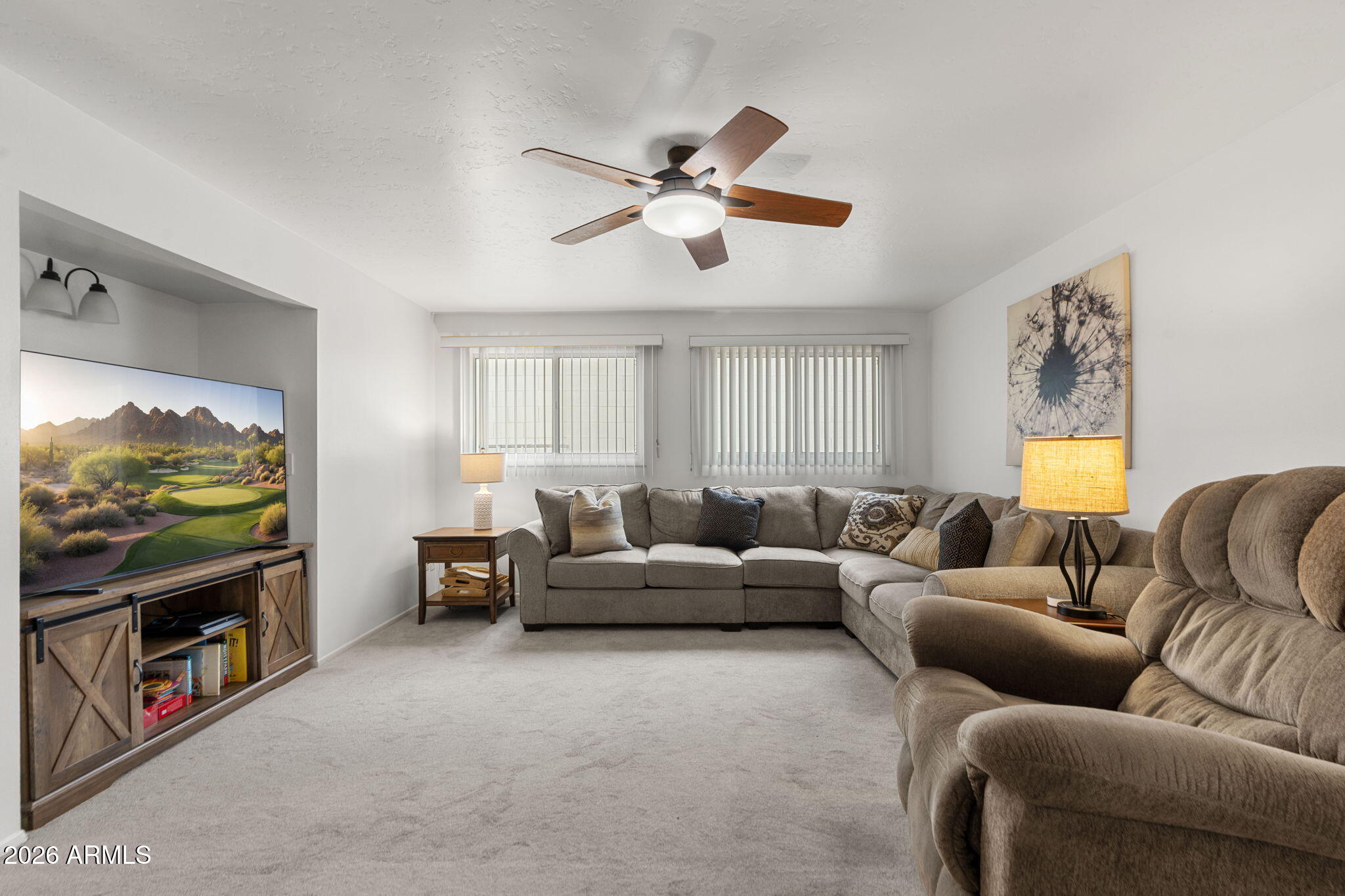 8619 E LINCOLN Drive