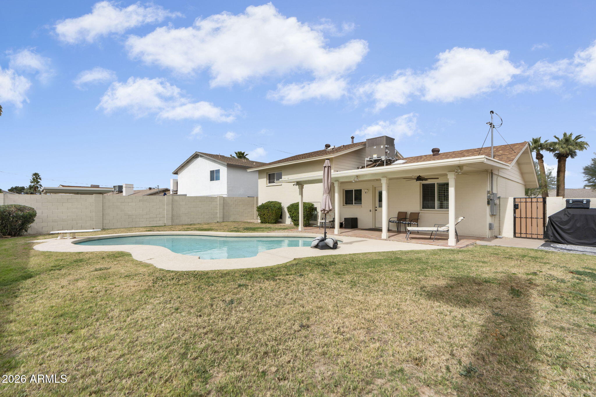 8619 E LINCOLN Drive