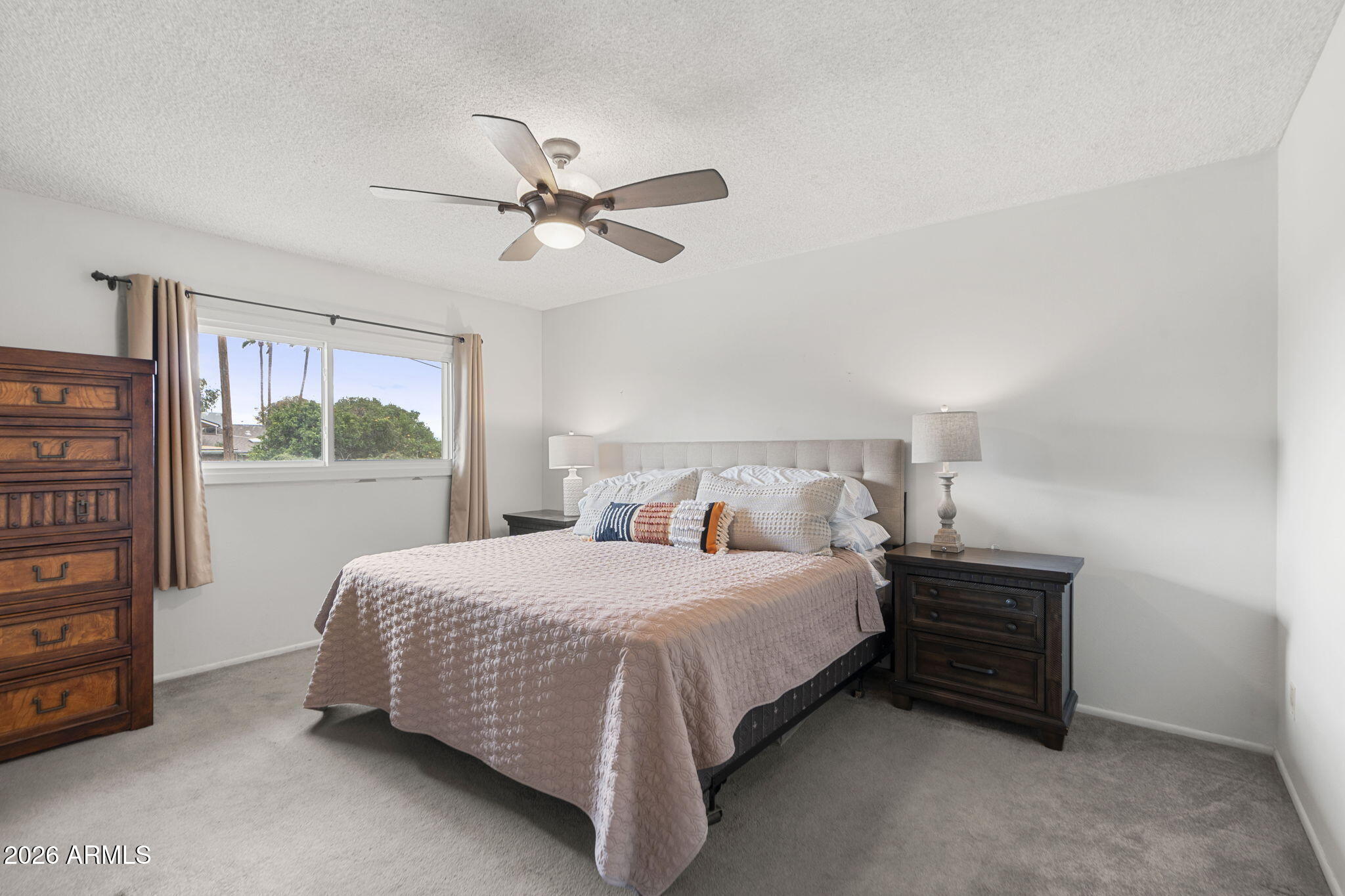 8619 E LINCOLN Drive