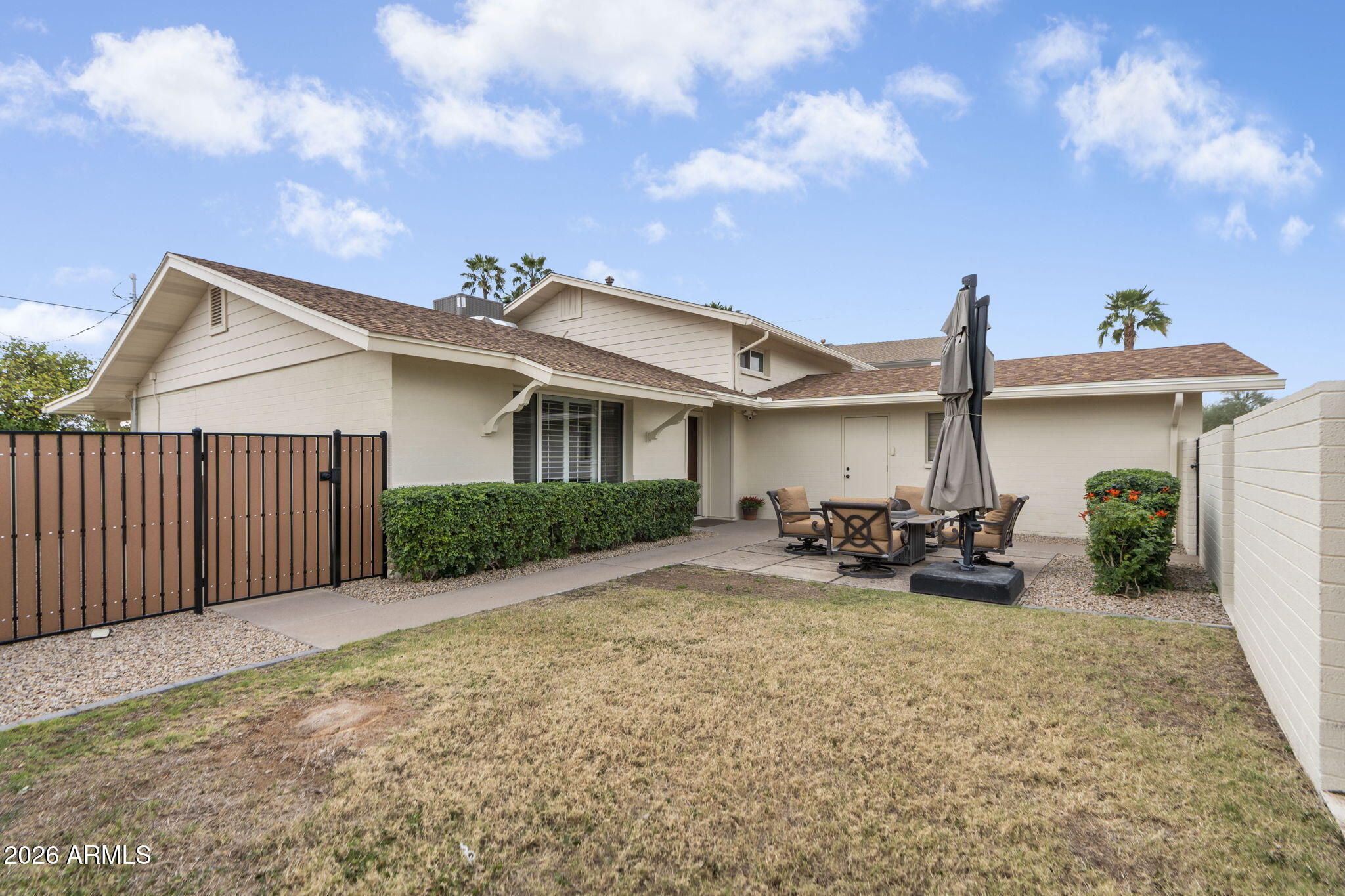 8619 E LINCOLN Drive