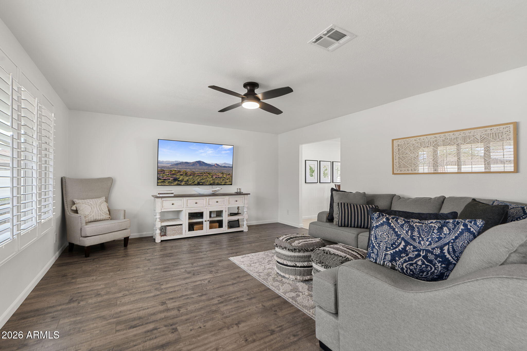 8619 E LINCOLN Drive