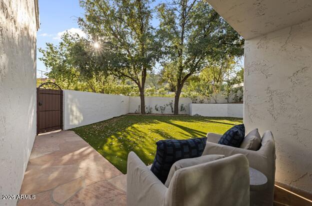 6332 E VISTA Drive