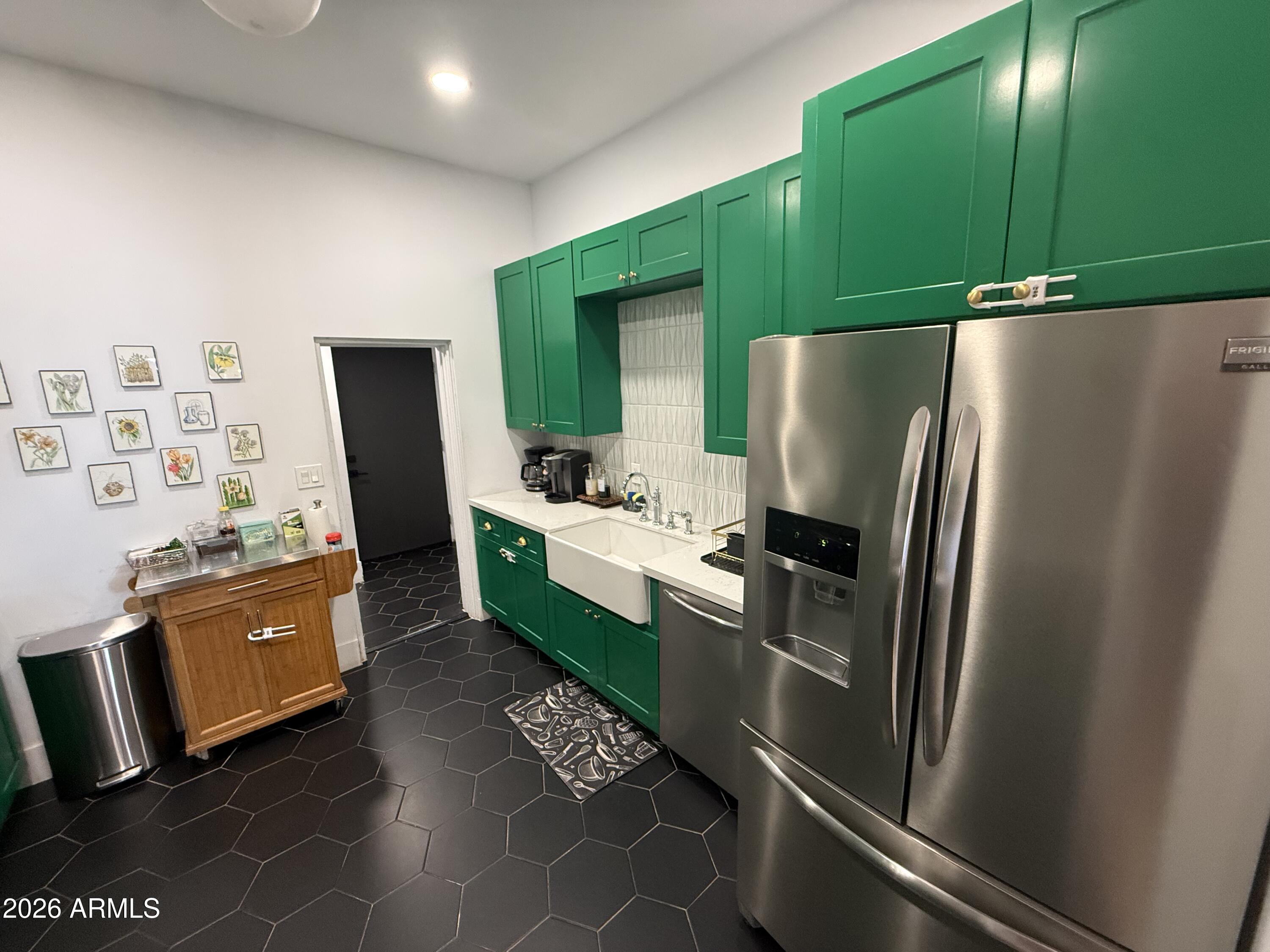 138 N 11TH Avenue