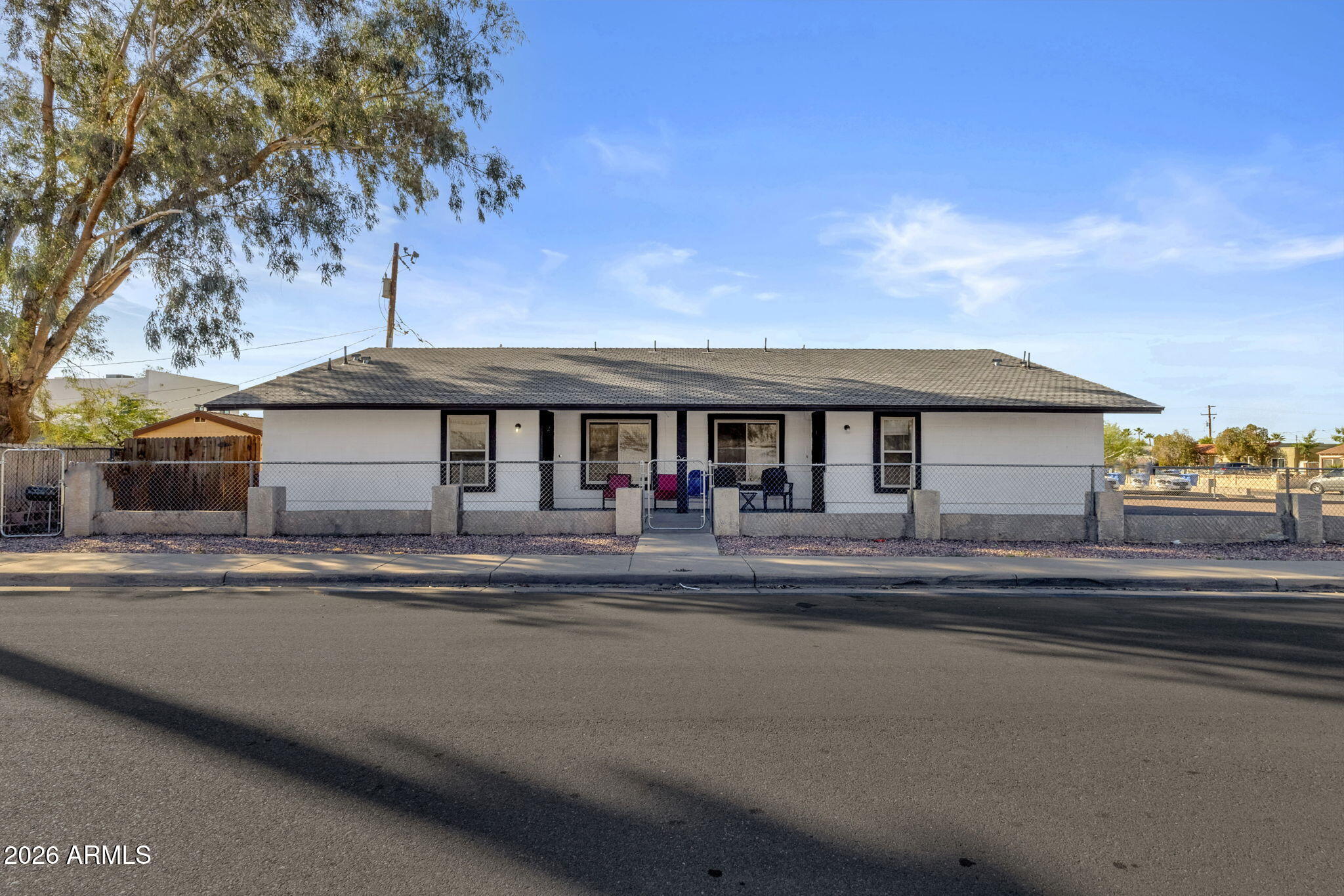 1121 N 25TH Place