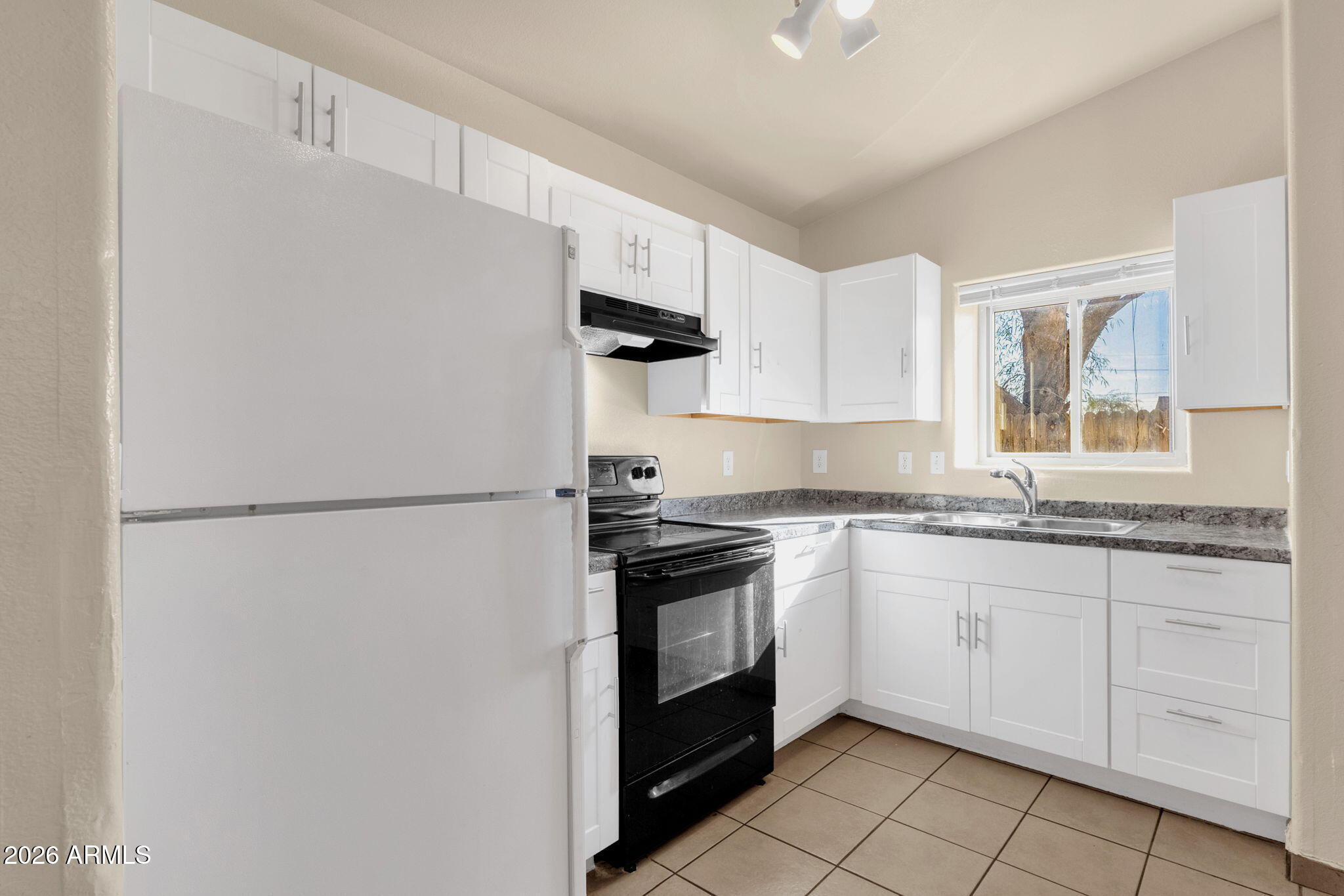 1121 N 25TH Place