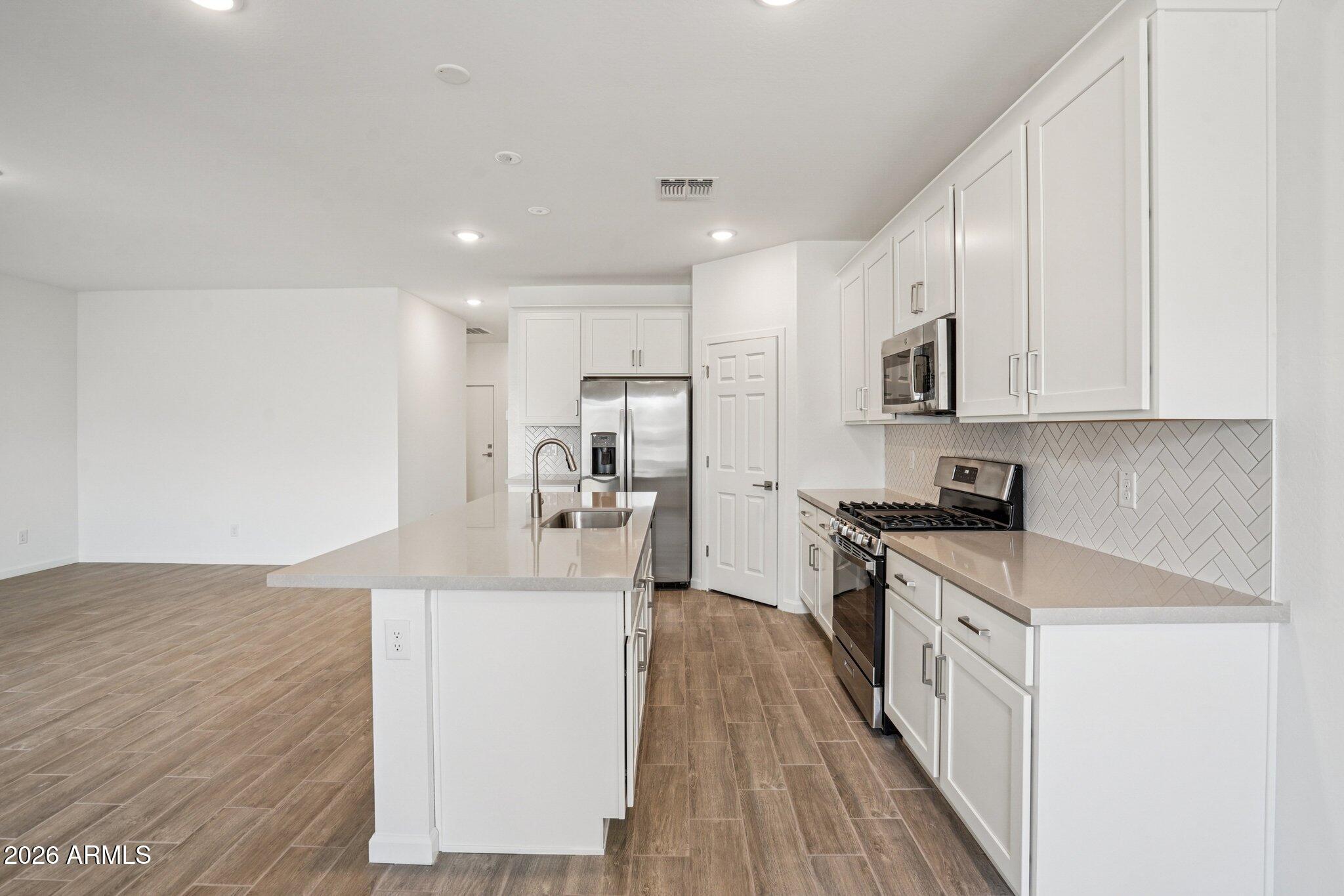 47624 W KENNER Drive