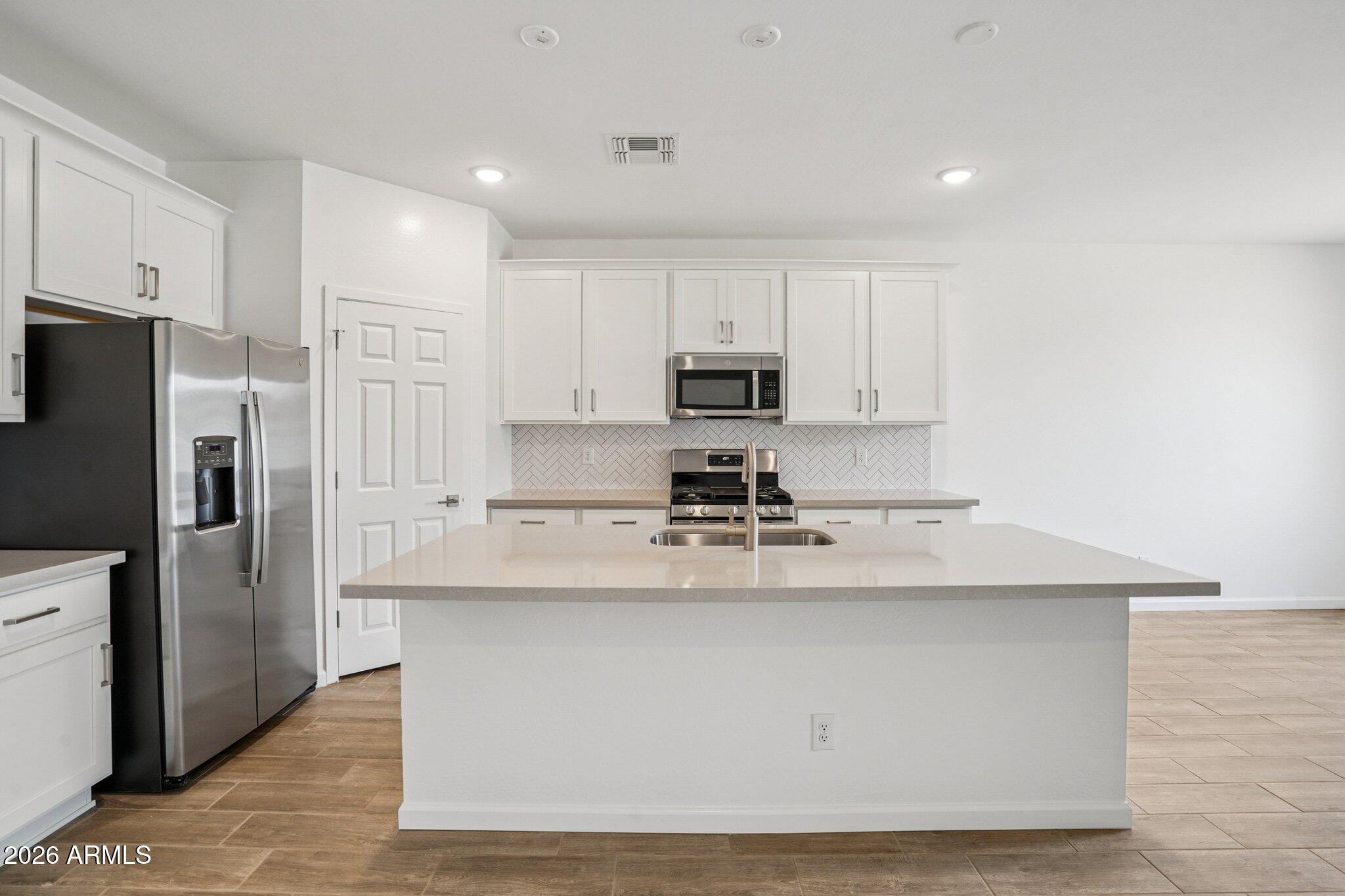 47624 W KENNER Drive